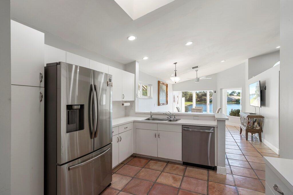 9879 Harbour Lake Circle