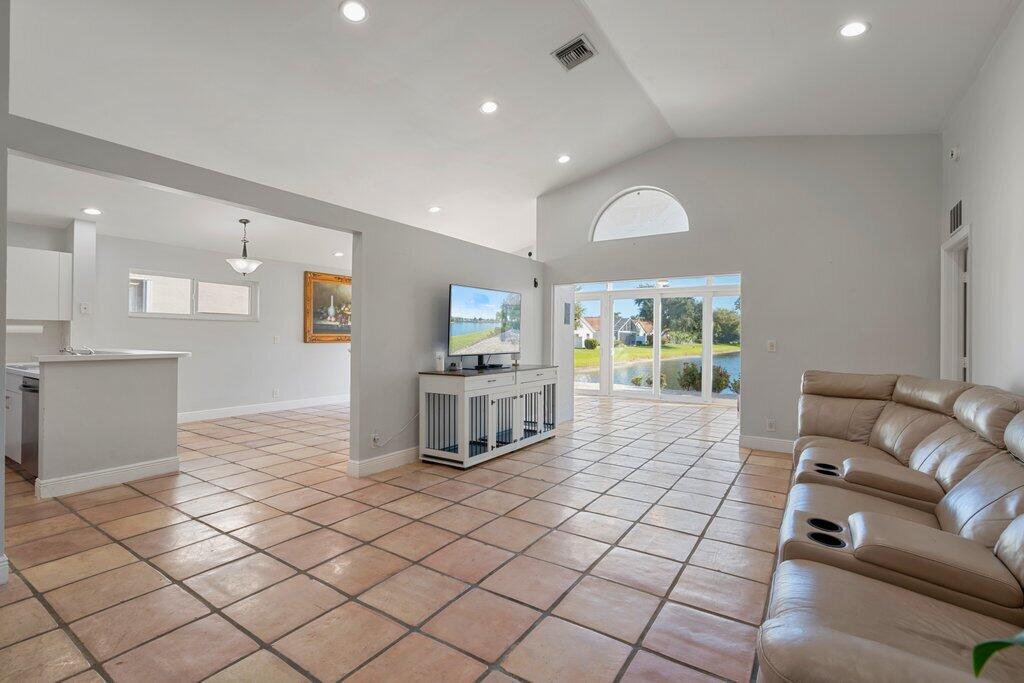 9879 Harbour Lake Circle