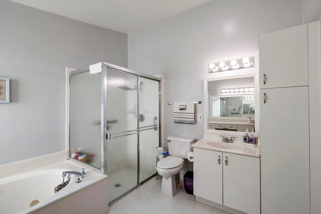 9879 Harbour Lake Circle