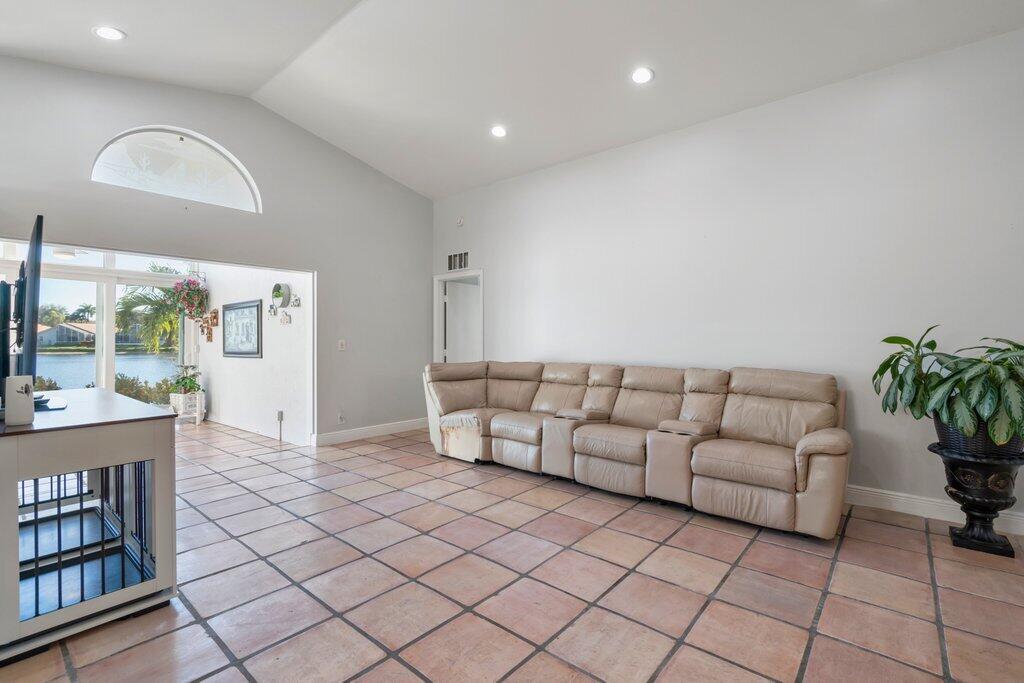 9879 Harbour Lake Circle