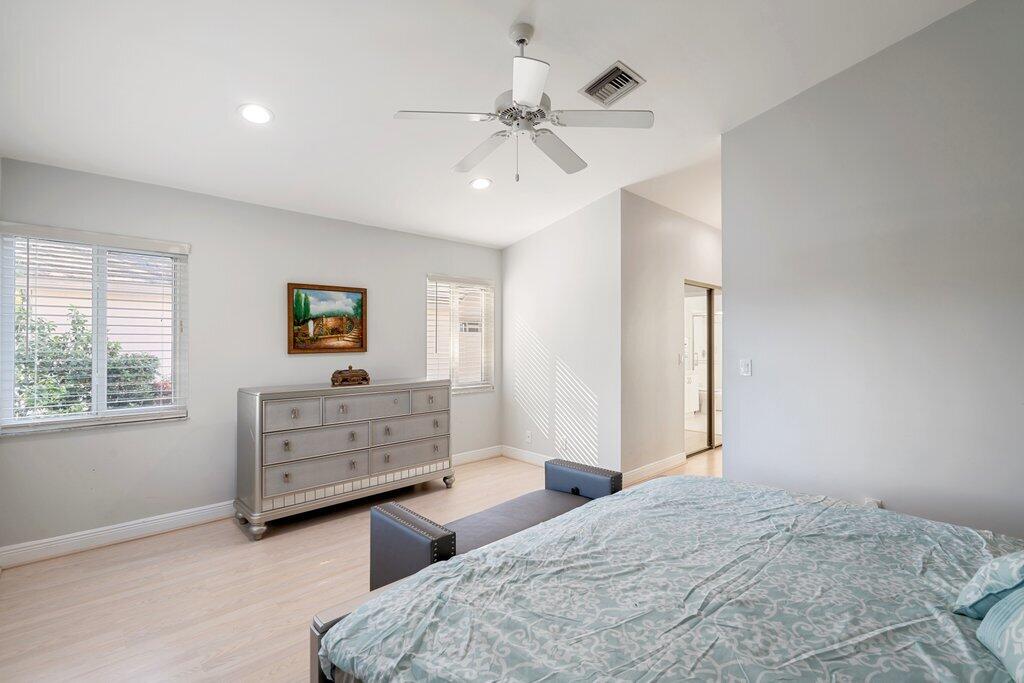 9879 Harbour Lake Circle