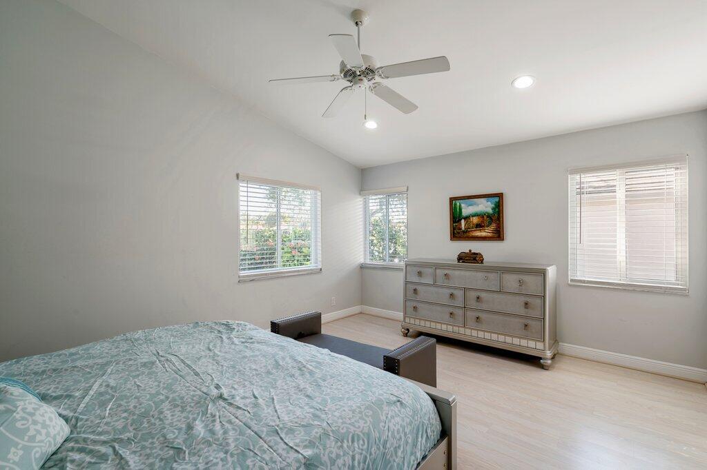 9879 Harbour Lake Circle