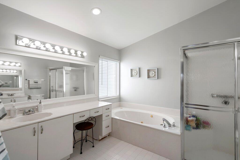 9879 Harbour Lake Circle