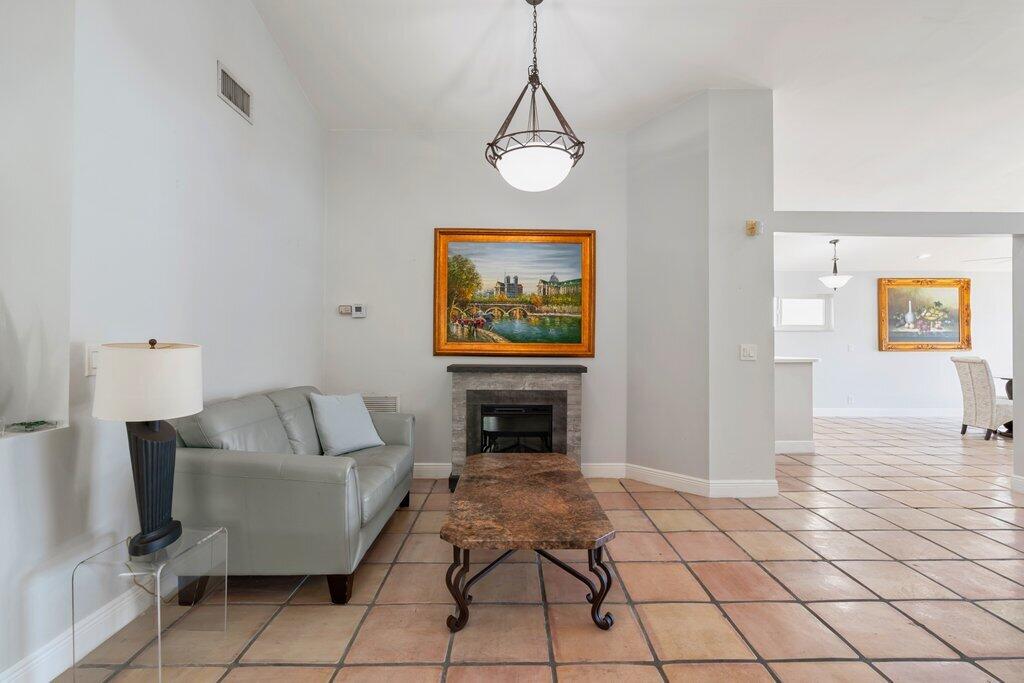 9879 Harbour Lake Circle