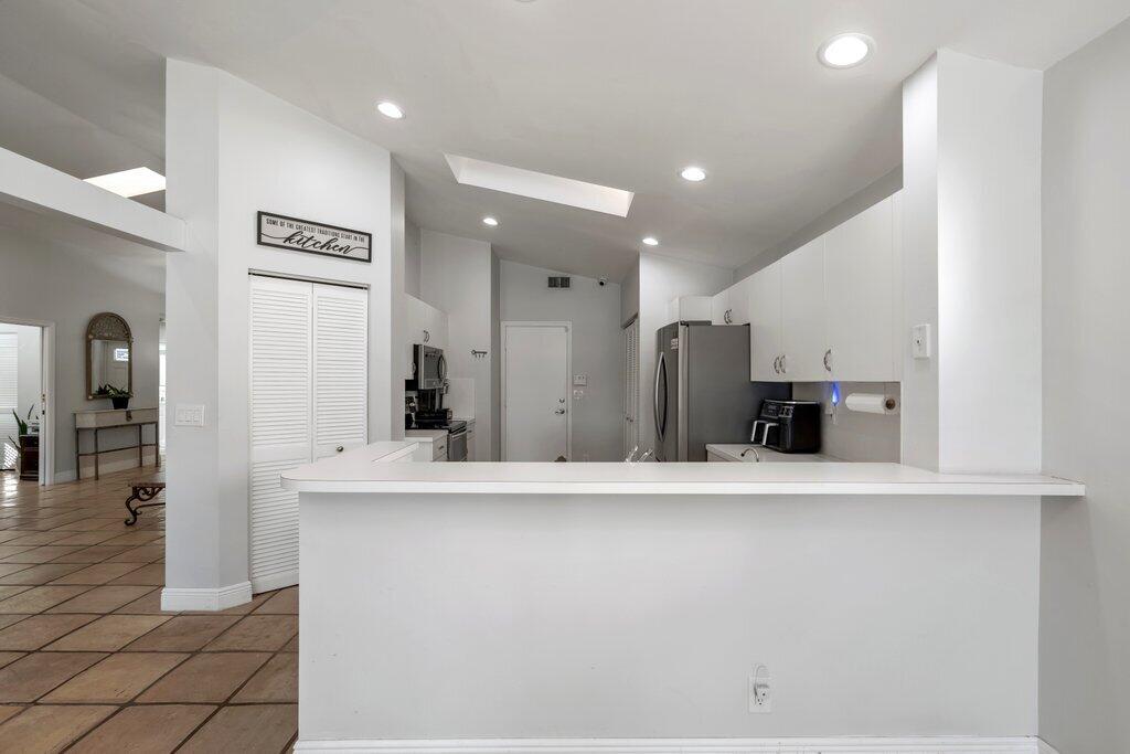 9879 Harbour Lake Circle