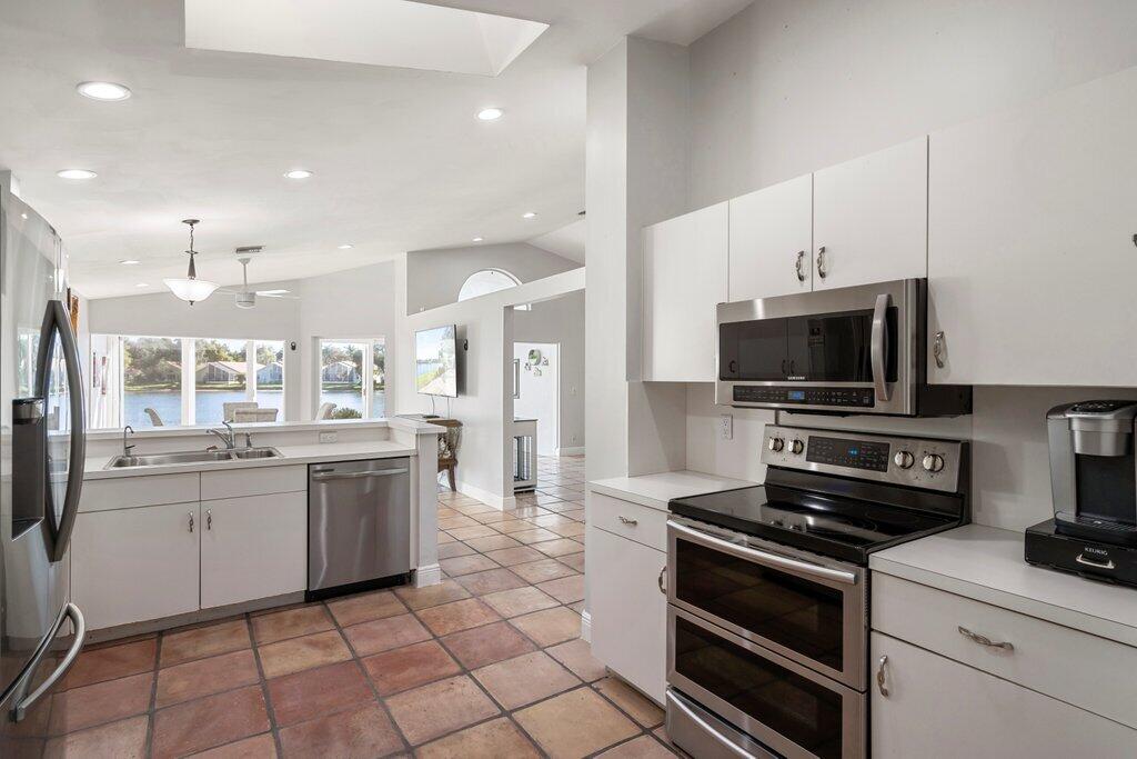 9879 Harbour Lake Circle