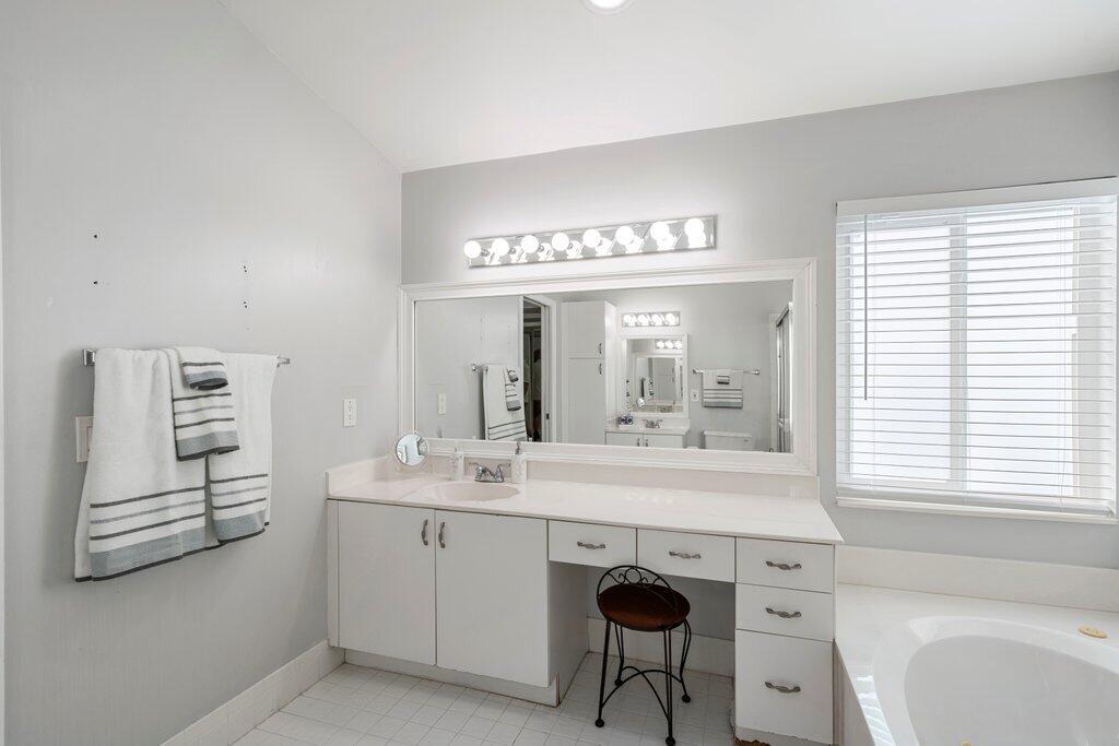 9879 Harbour Lake Circle