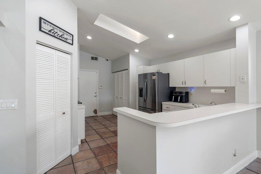 9879 Harbour Lake Circle