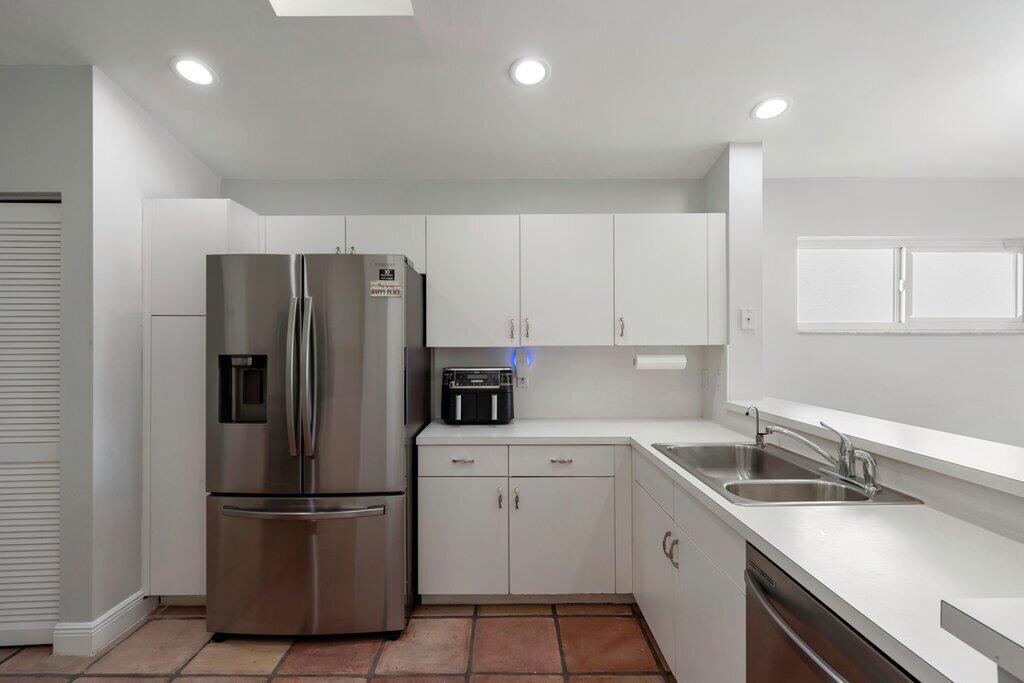 9879 Harbour Lake Circle