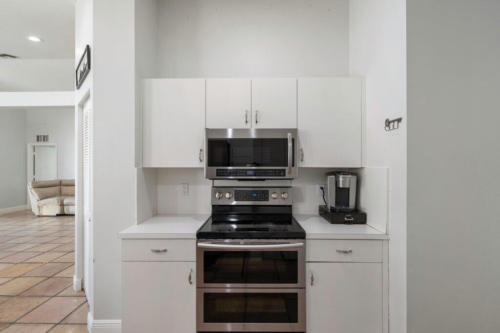 9879 Harbour Lake Circle