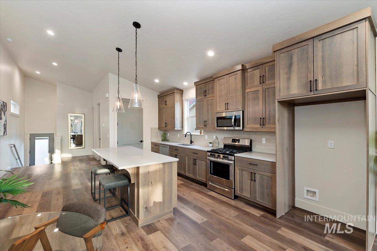 1420 Longmont Ave