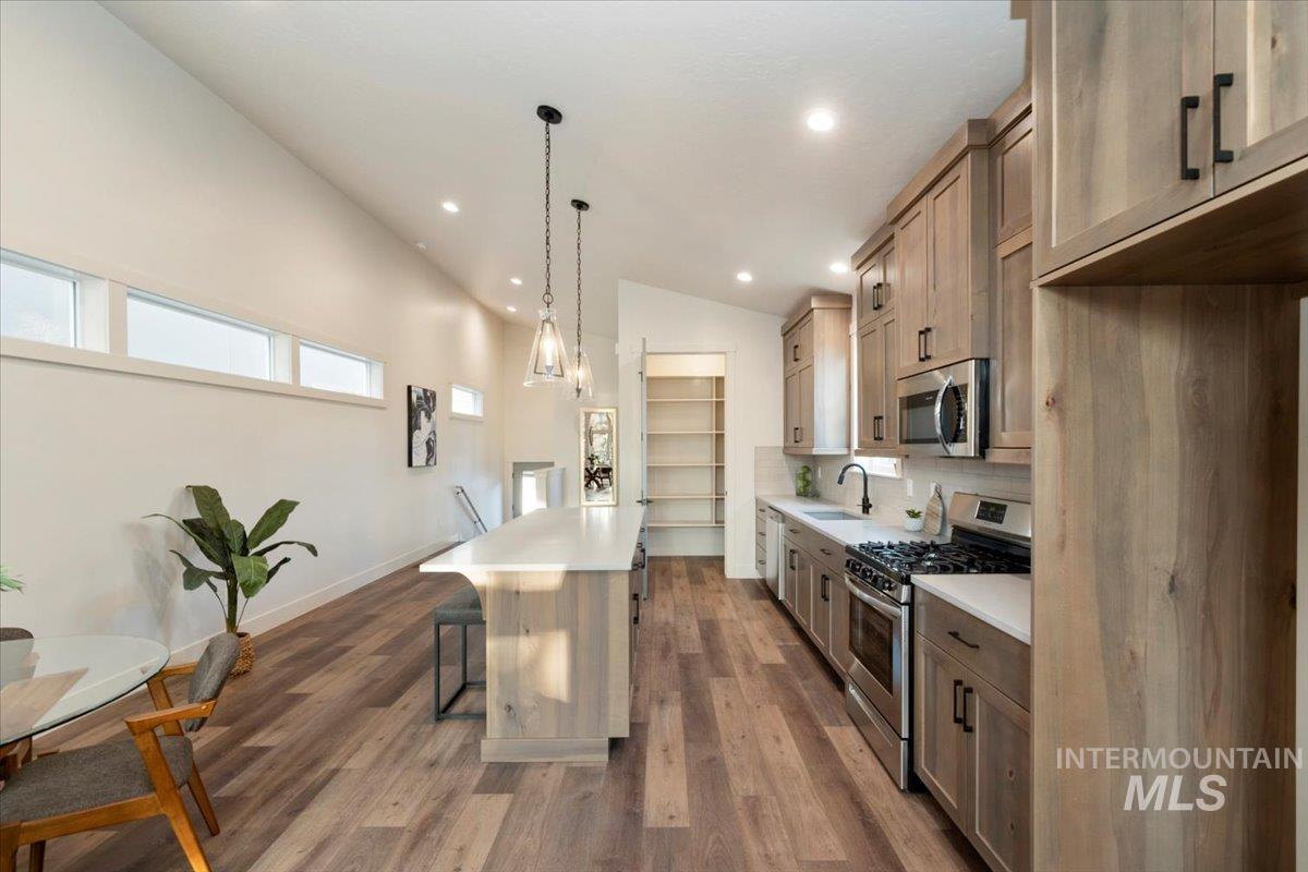 1420 Longmont Ave
