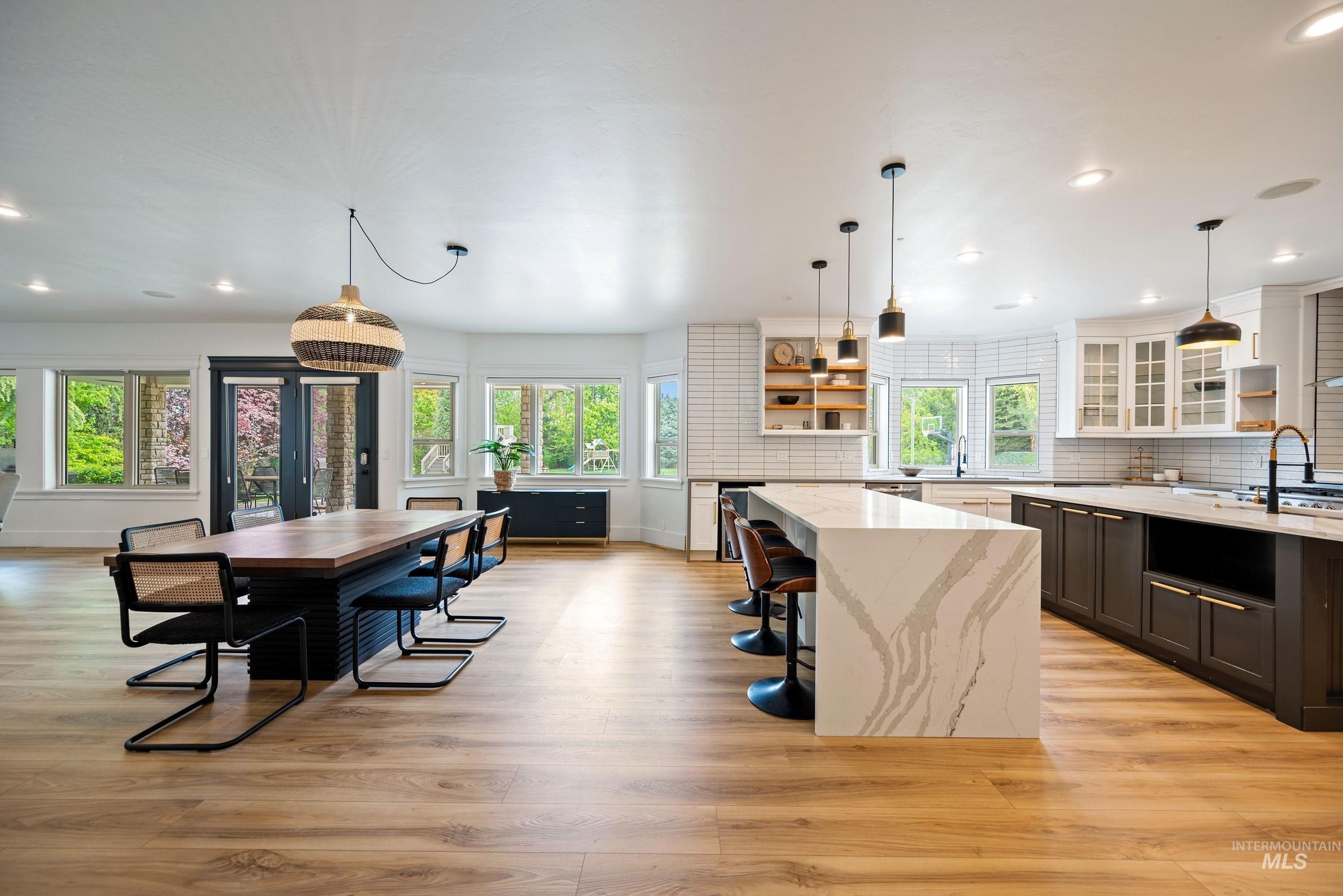 2749 S White Castle Avenue