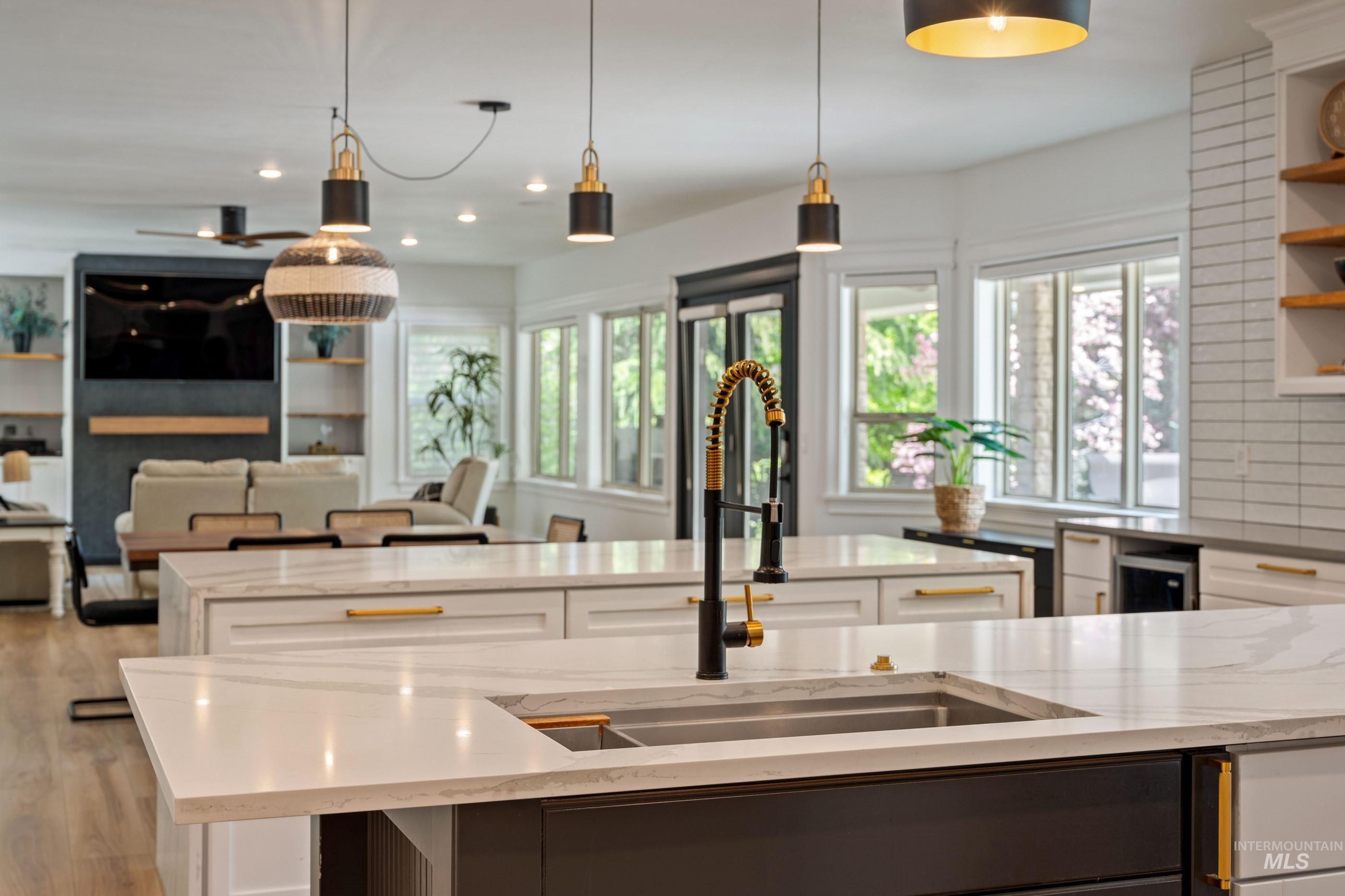 2749 S White Castle Avenue