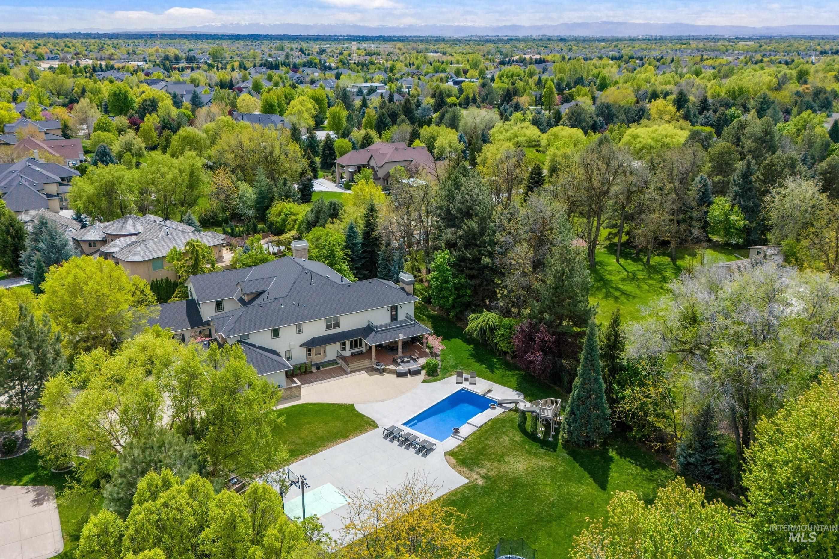 2749 S White Castle Avenue