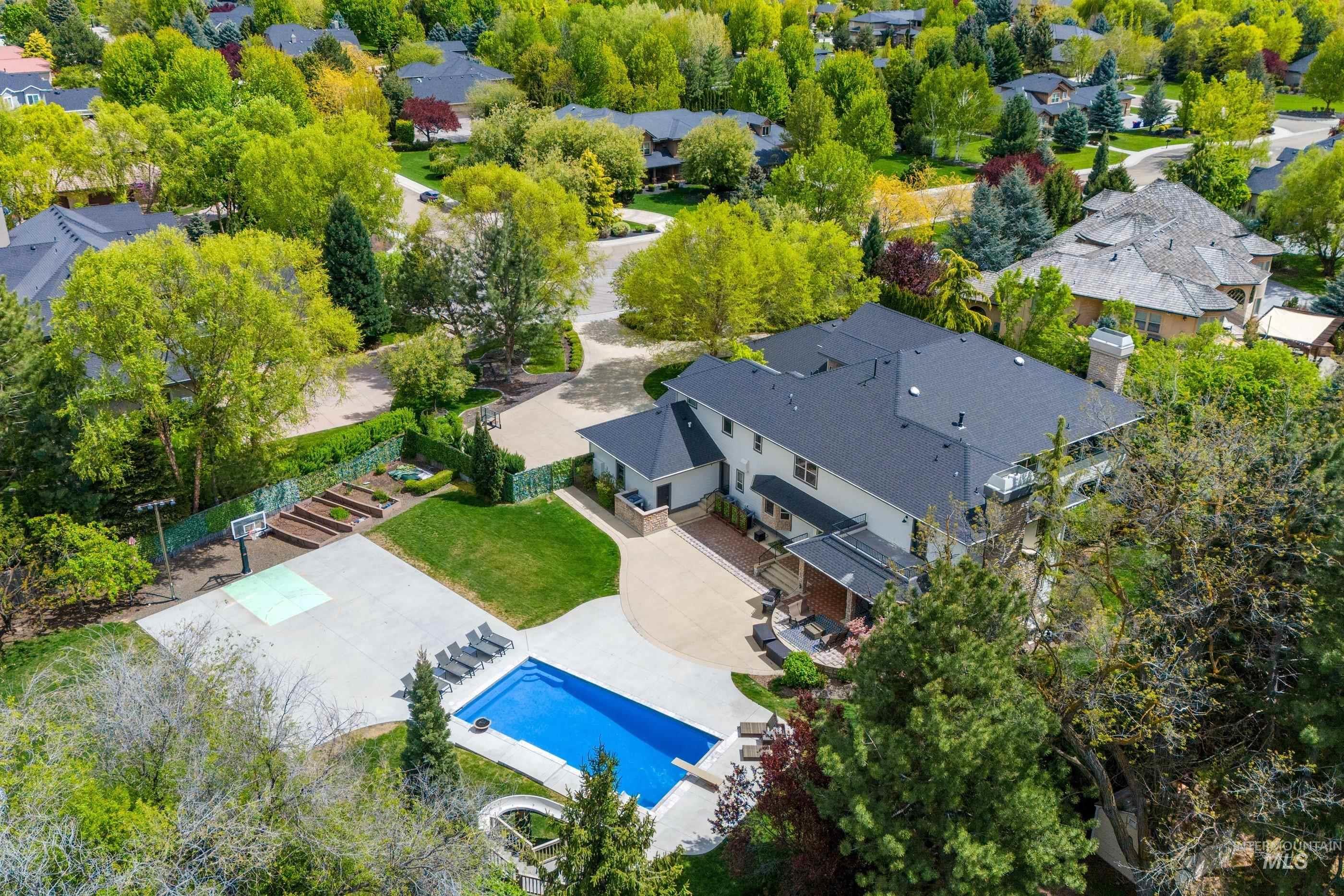 2749 S White Castle Avenue