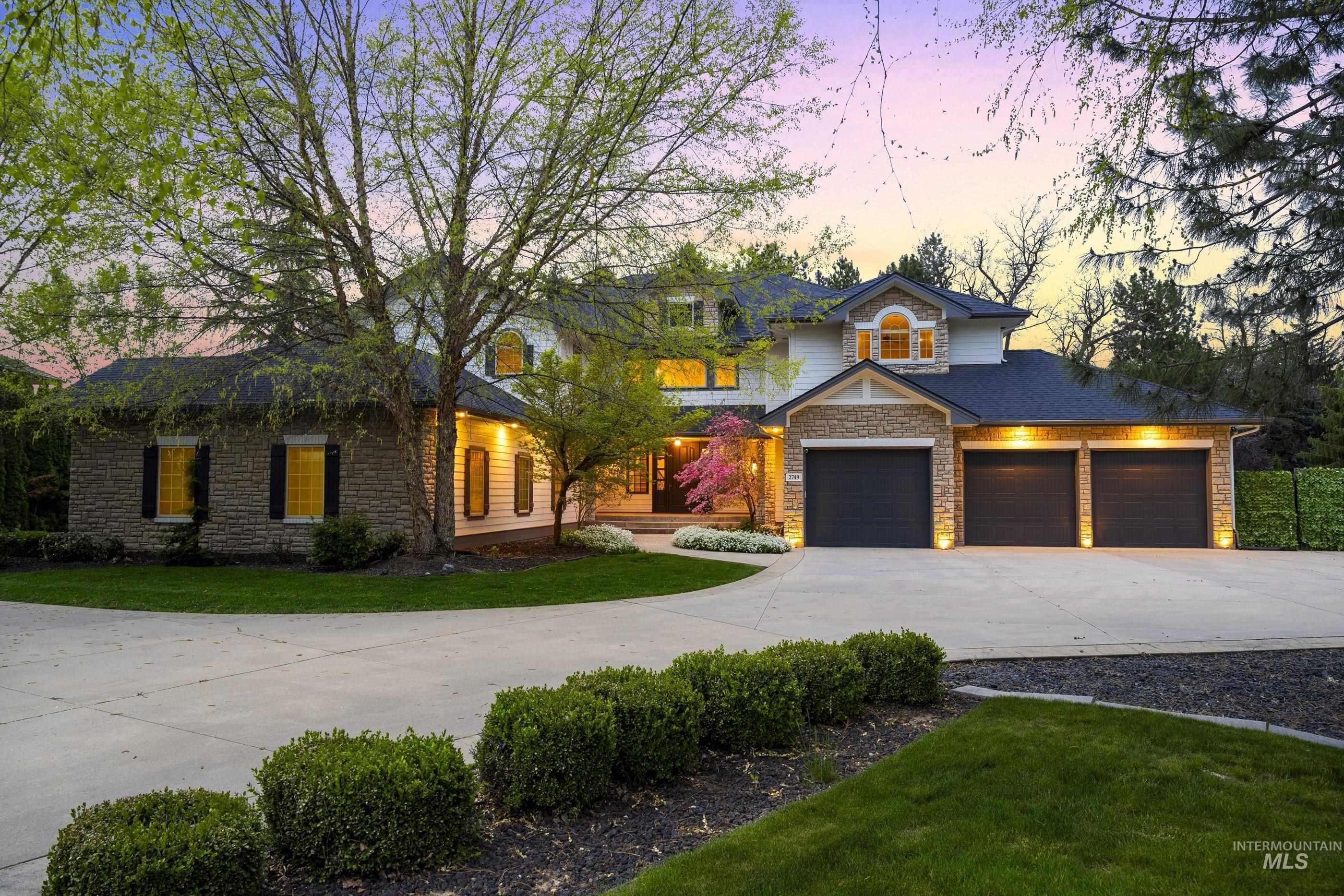 2749 S White Castle Avenue