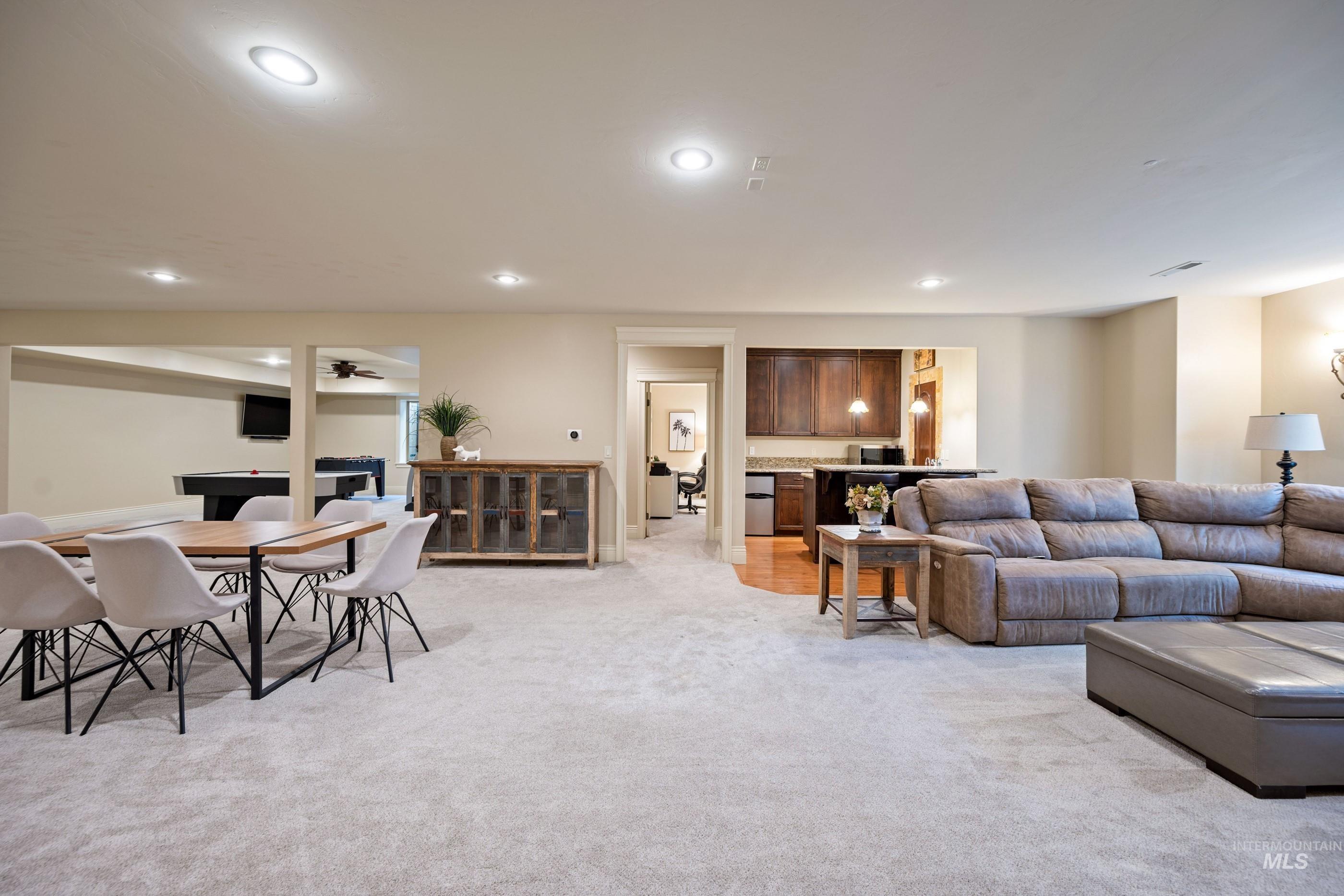 2749 S White Castle Avenue