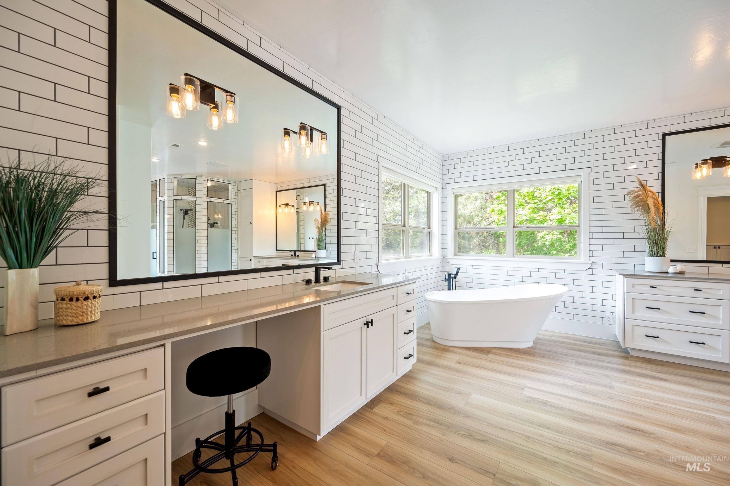 2749 S White Castle Avenue