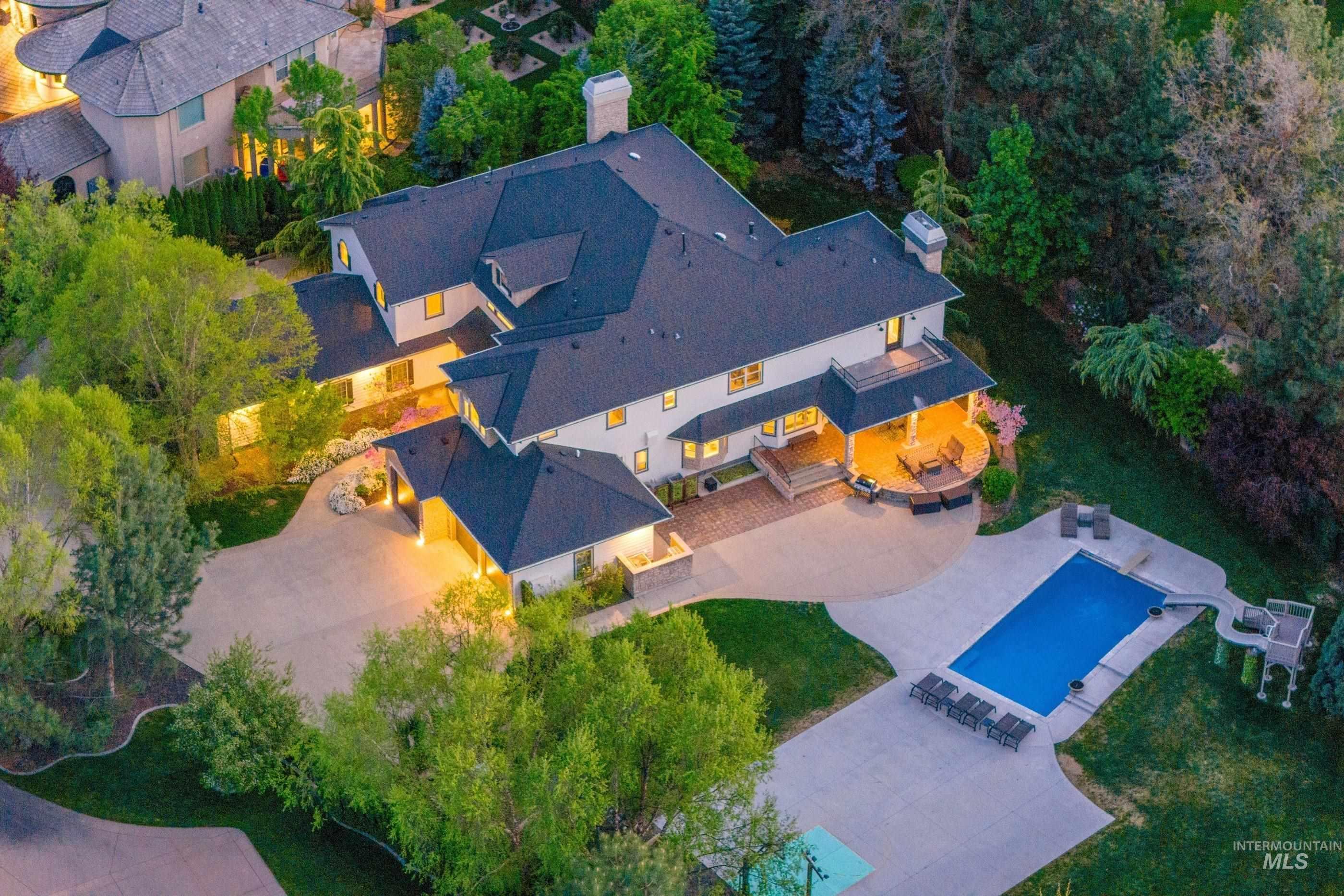 2749 S White Castle Avenue