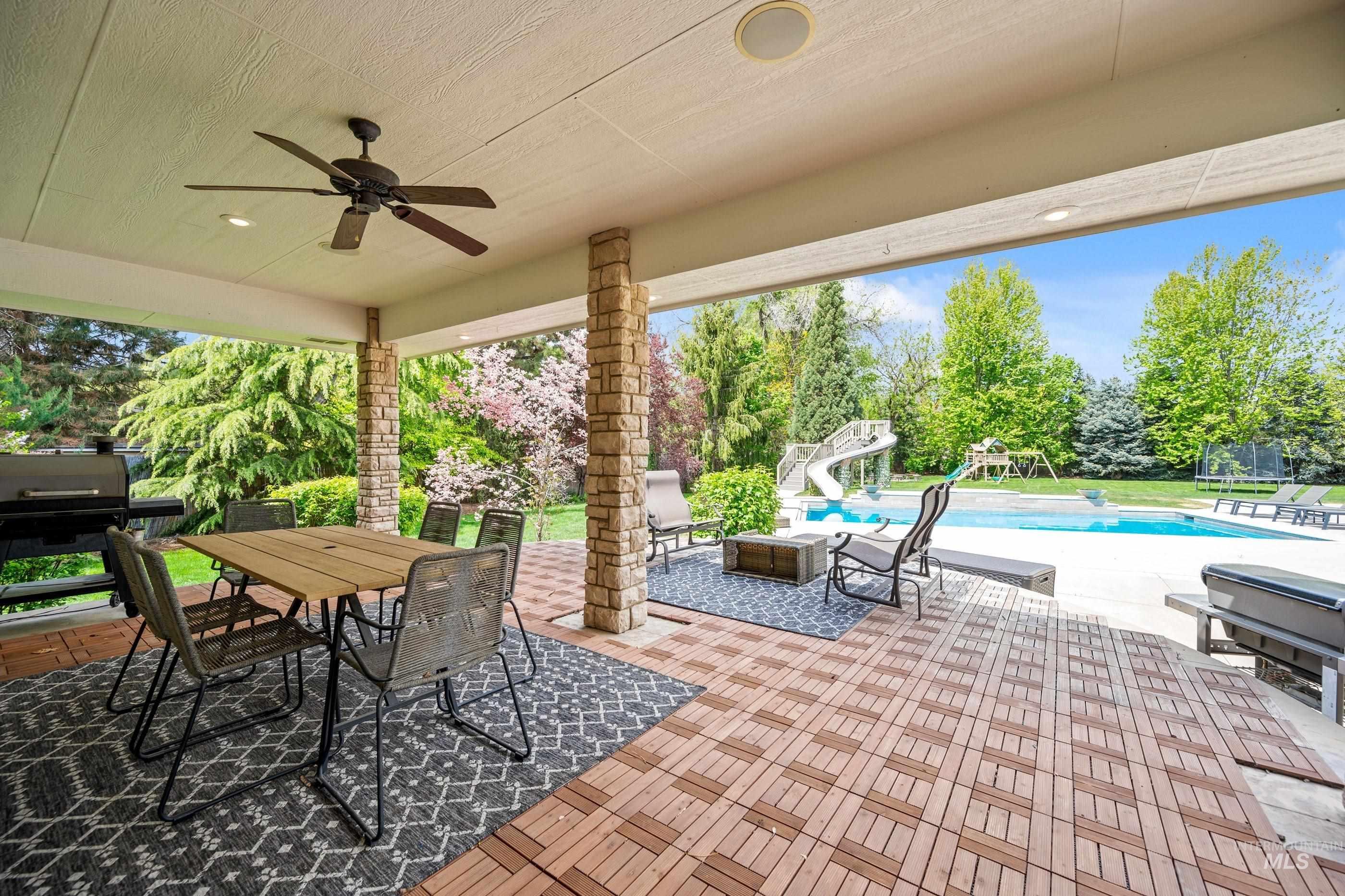 2749 S White Castle Avenue