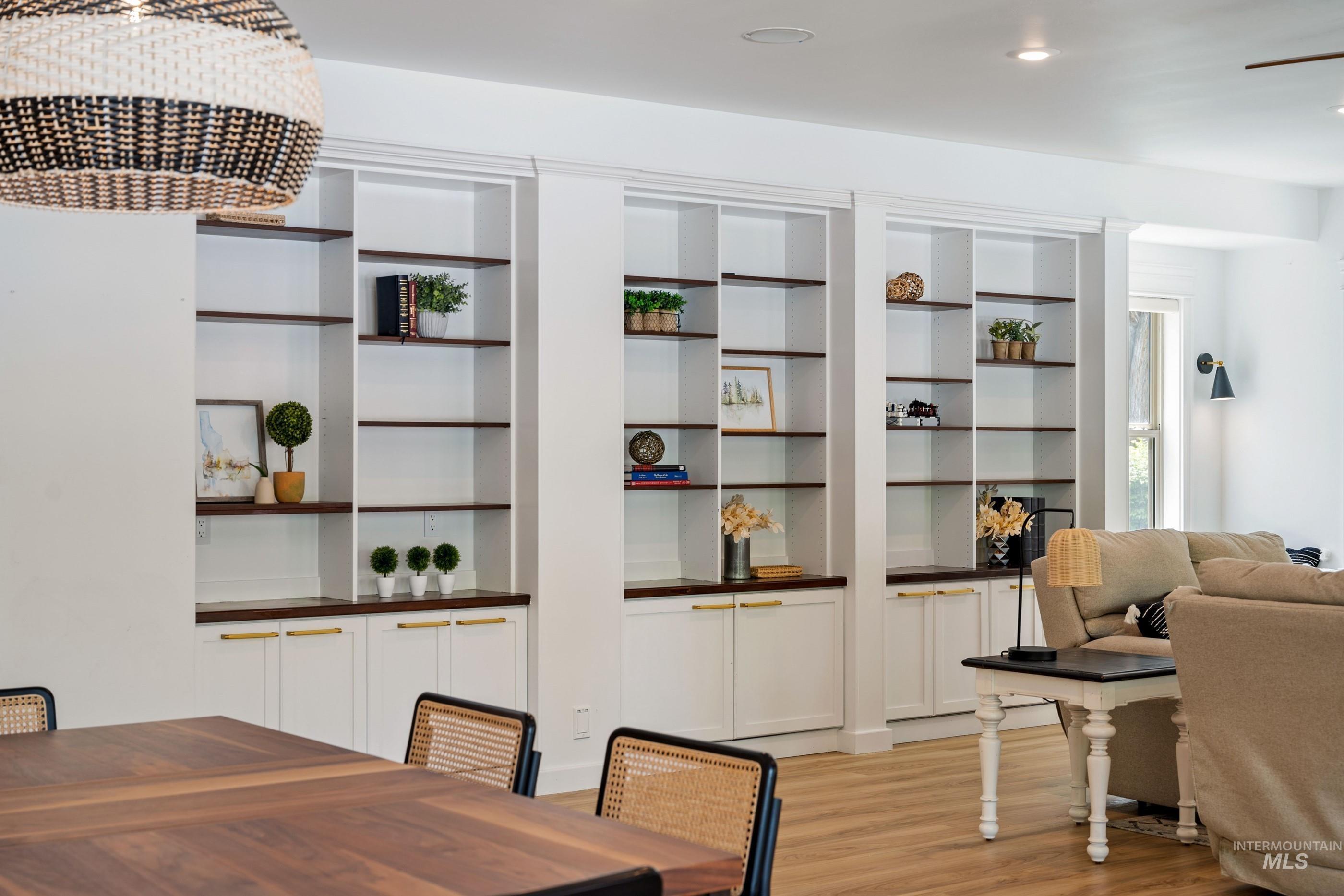 2749 S White Castle Avenue