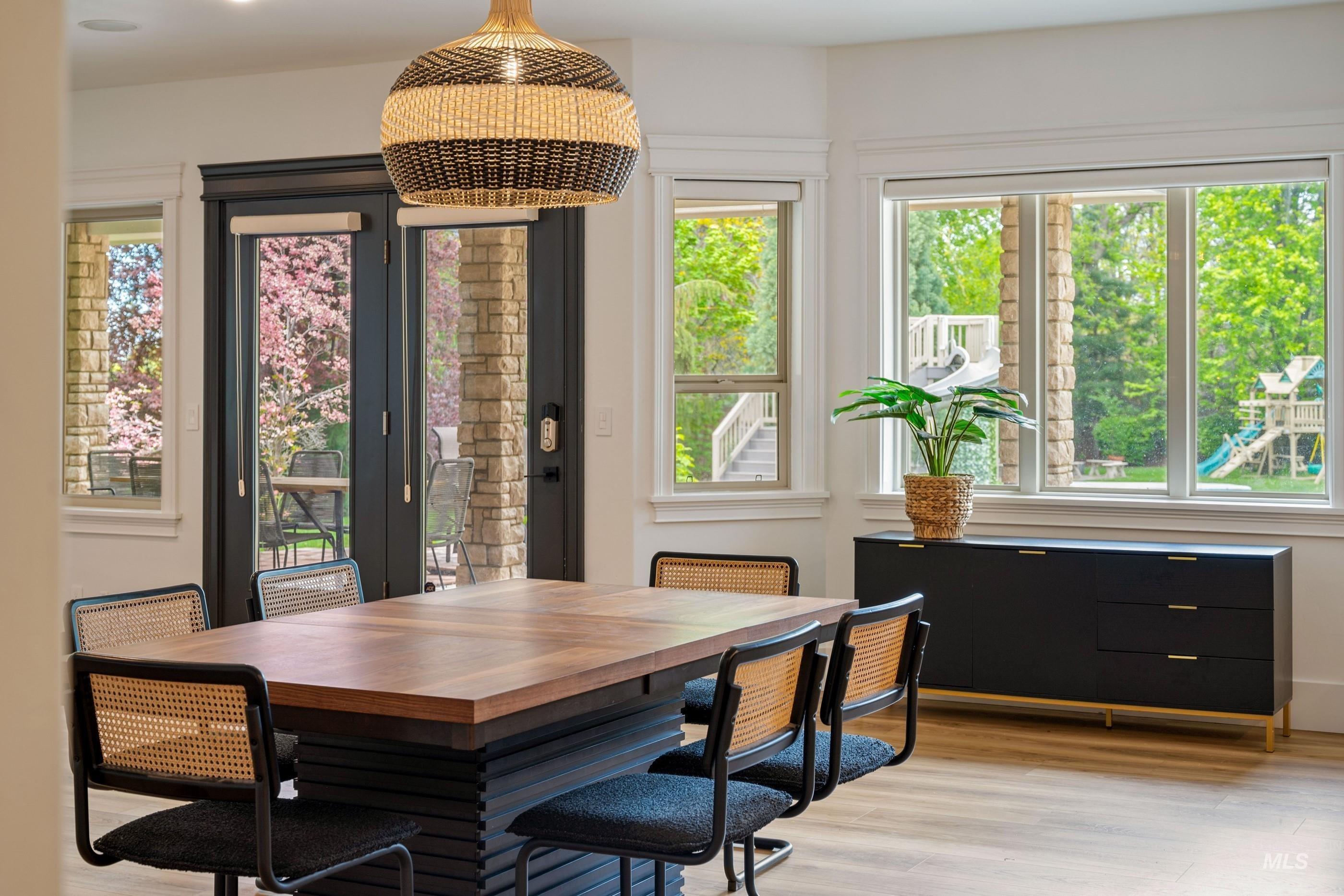 2749 S White Castle Avenue