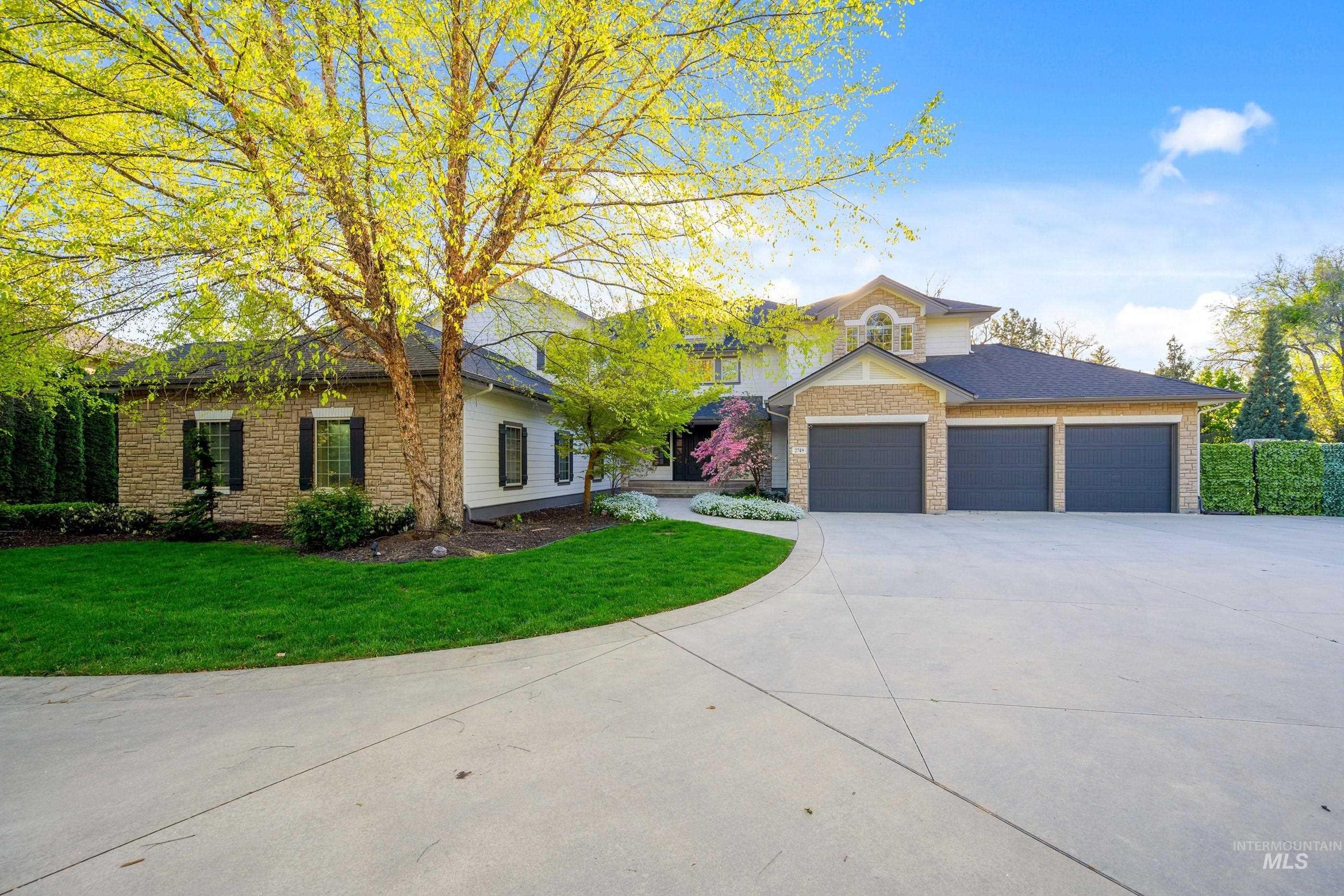 2749 S White Castle Avenue