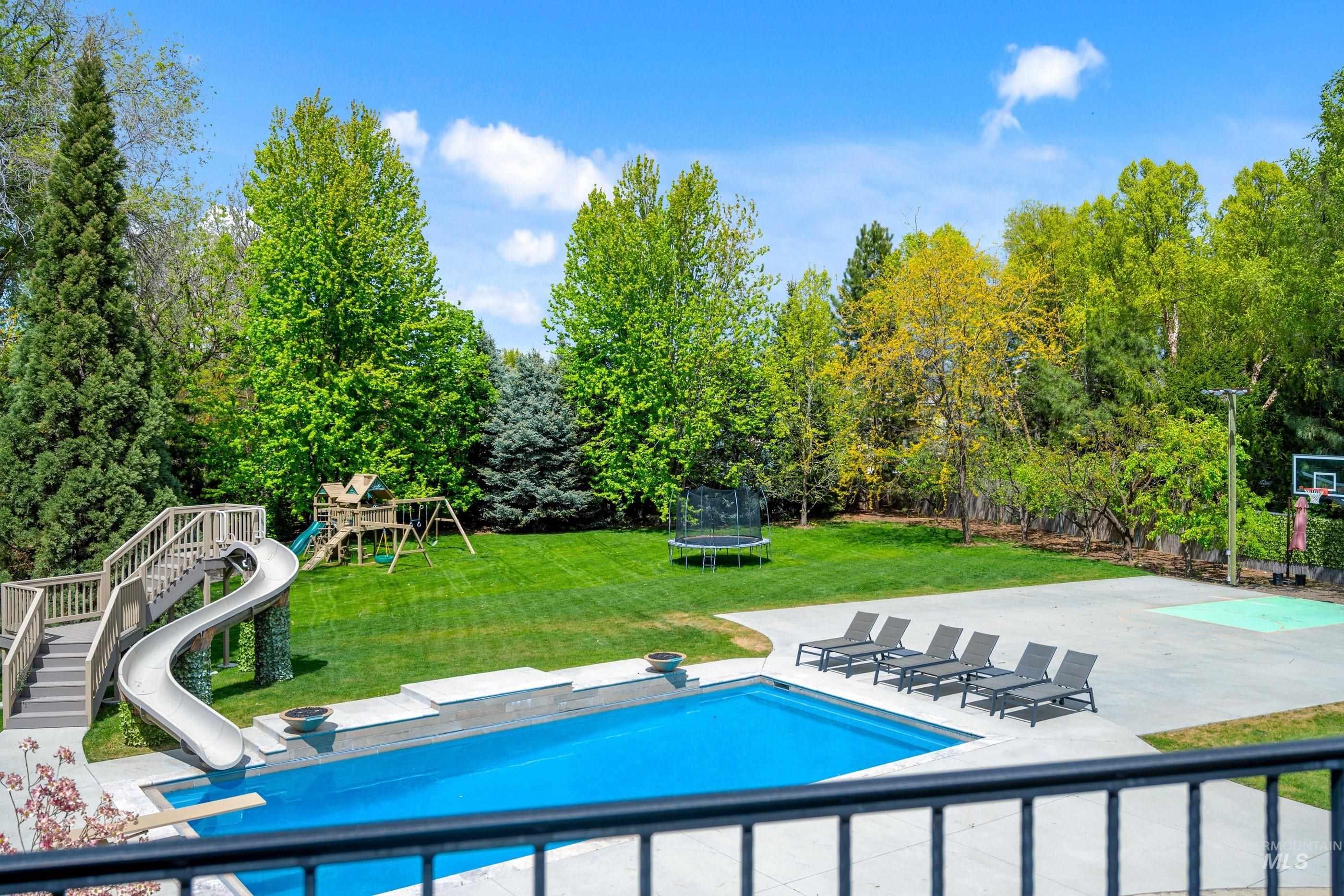 2749 S White Castle Avenue