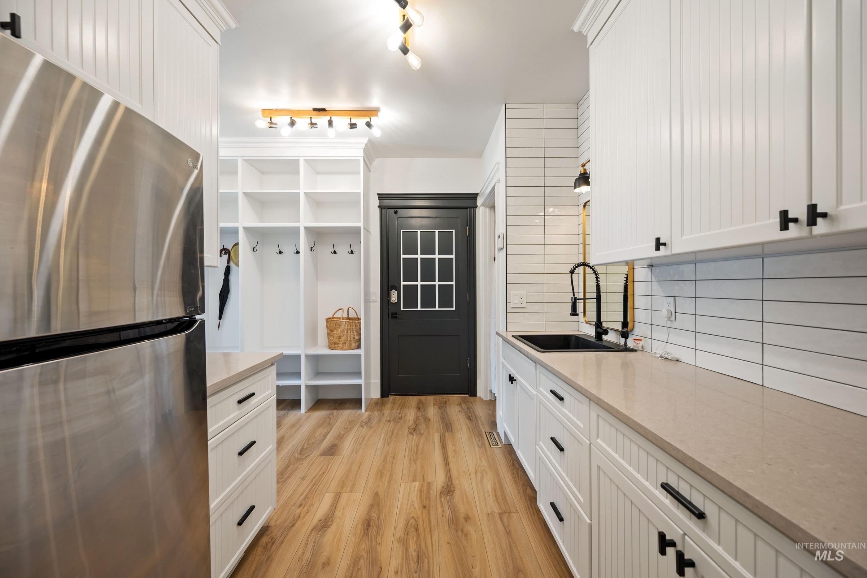 2749 S White Castle Avenue