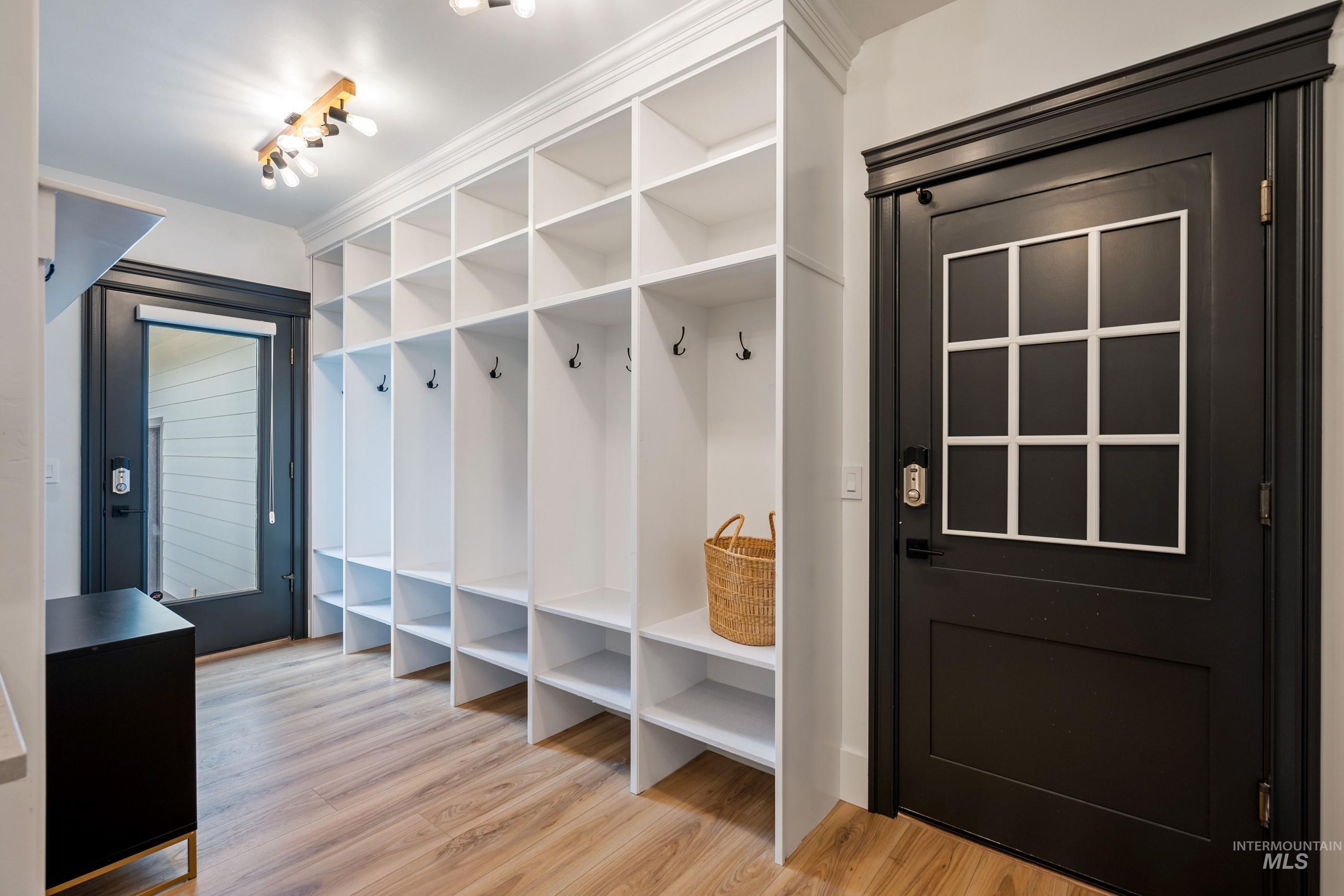 2749 S White Castle Avenue