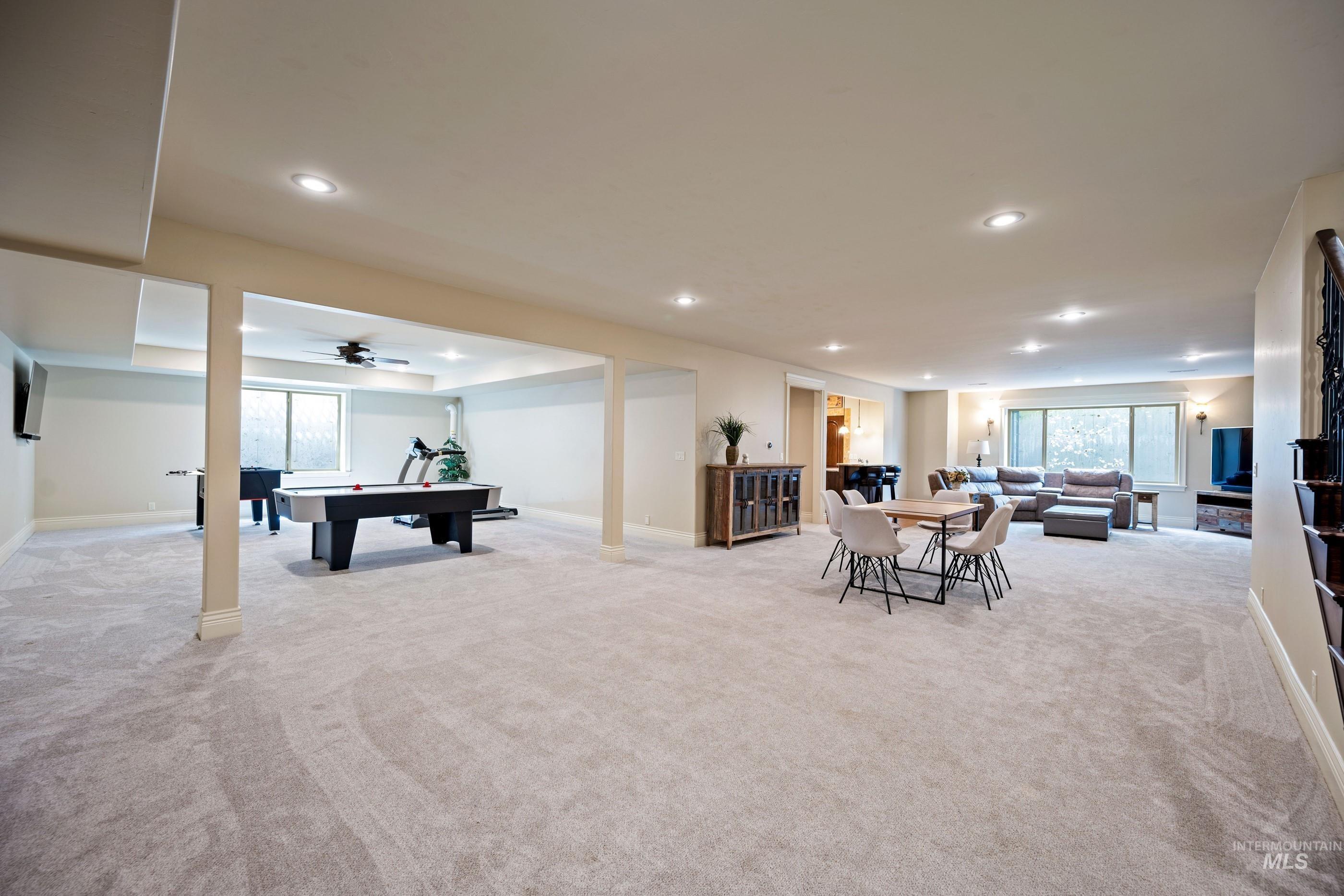 2749 S White Castle Avenue