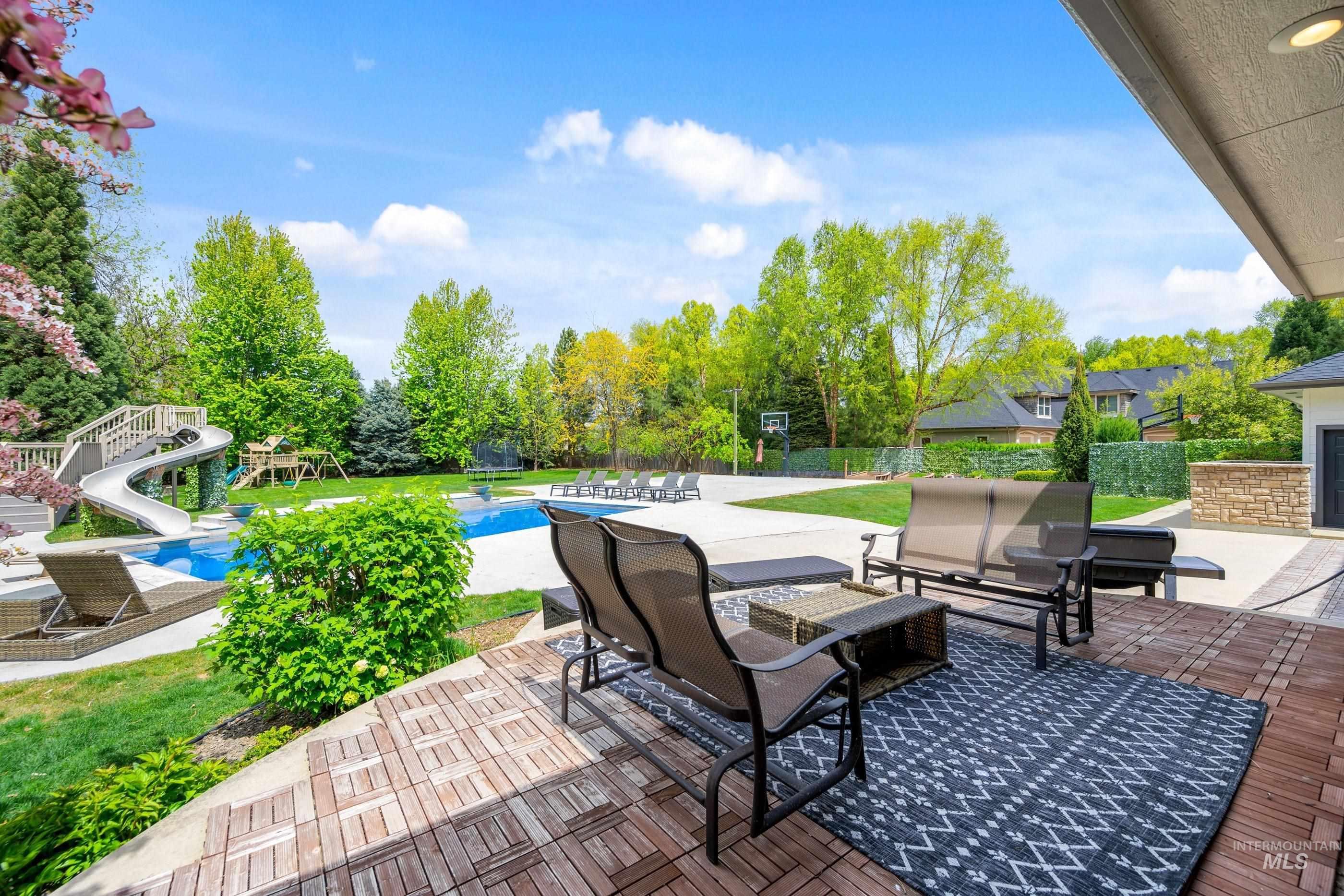 2749 S White Castle Avenue