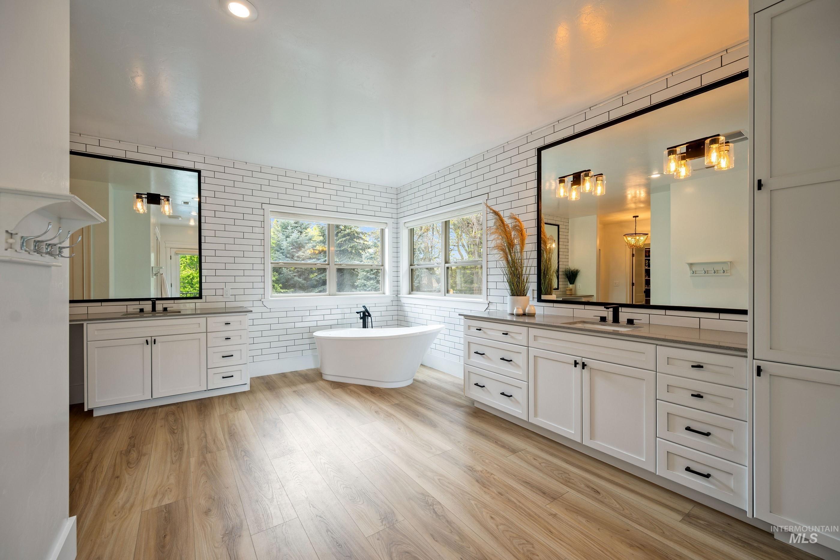 2749 S White Castle Avenue