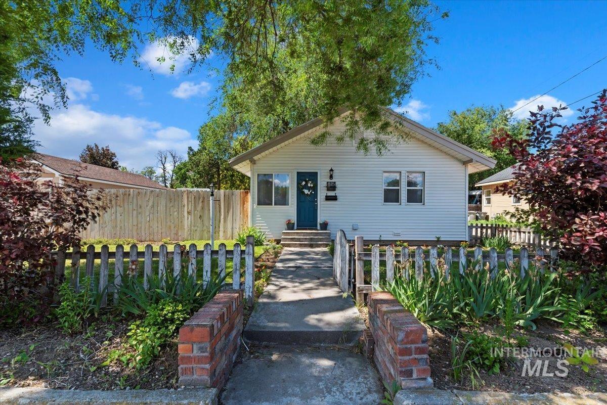 815 8th Street South