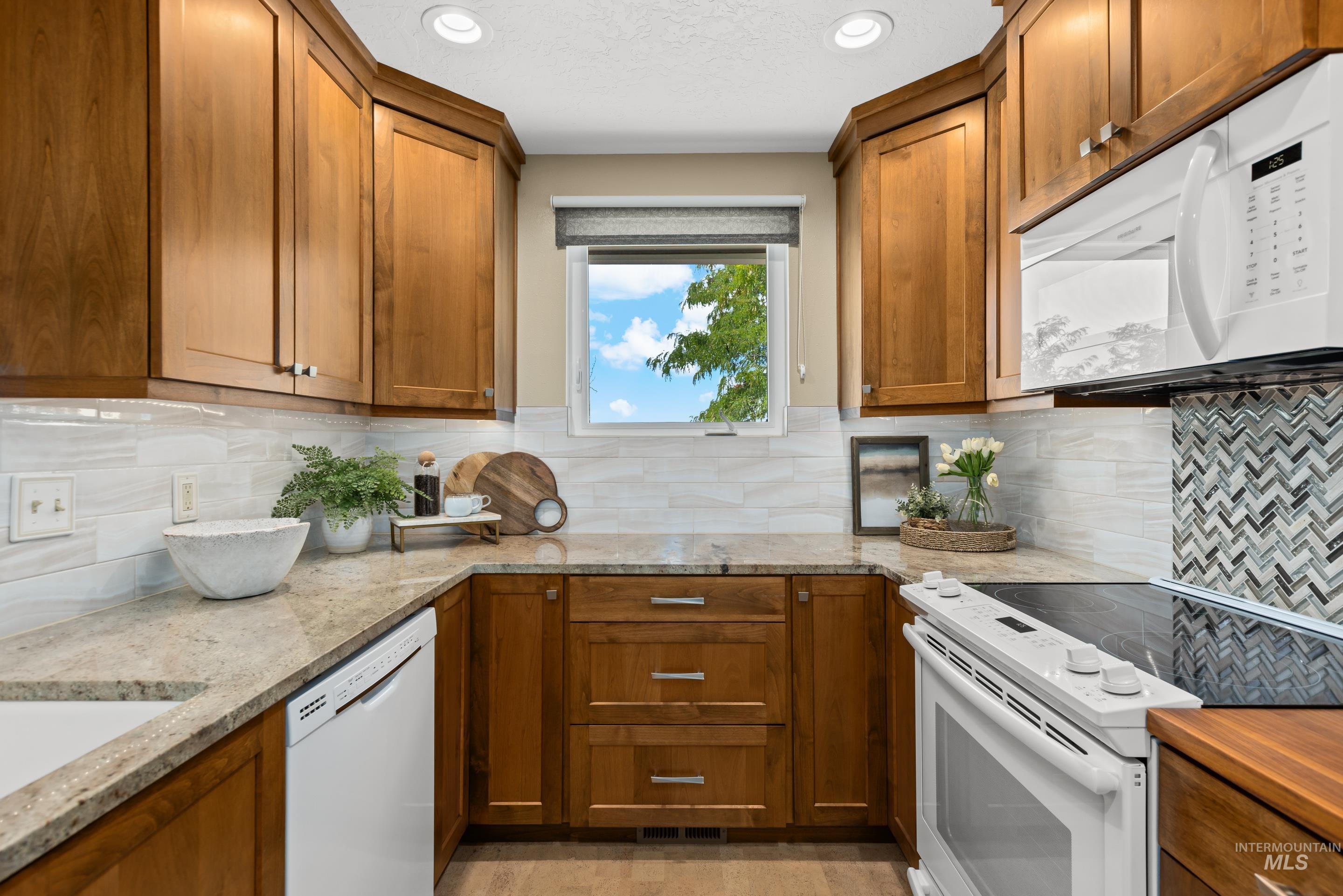 4830 N Bitterbrush Dr