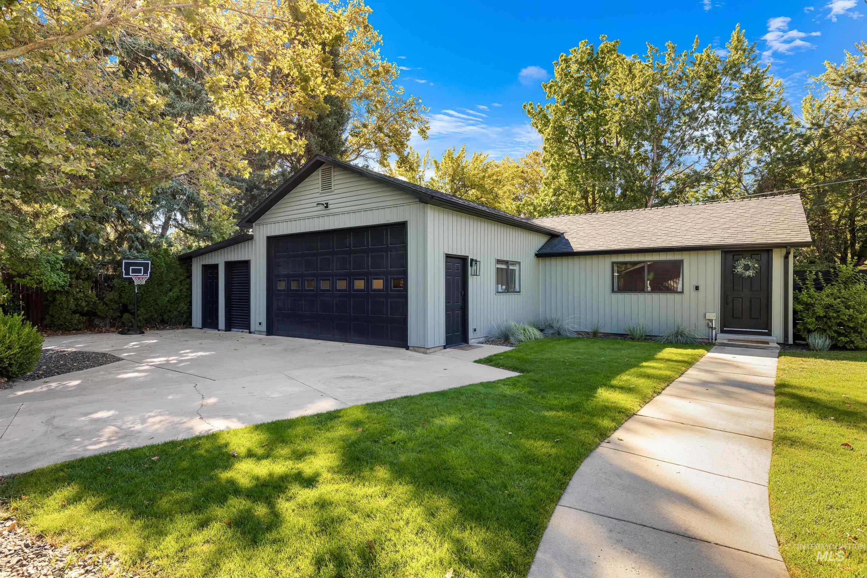 5821 W Randolph Dr