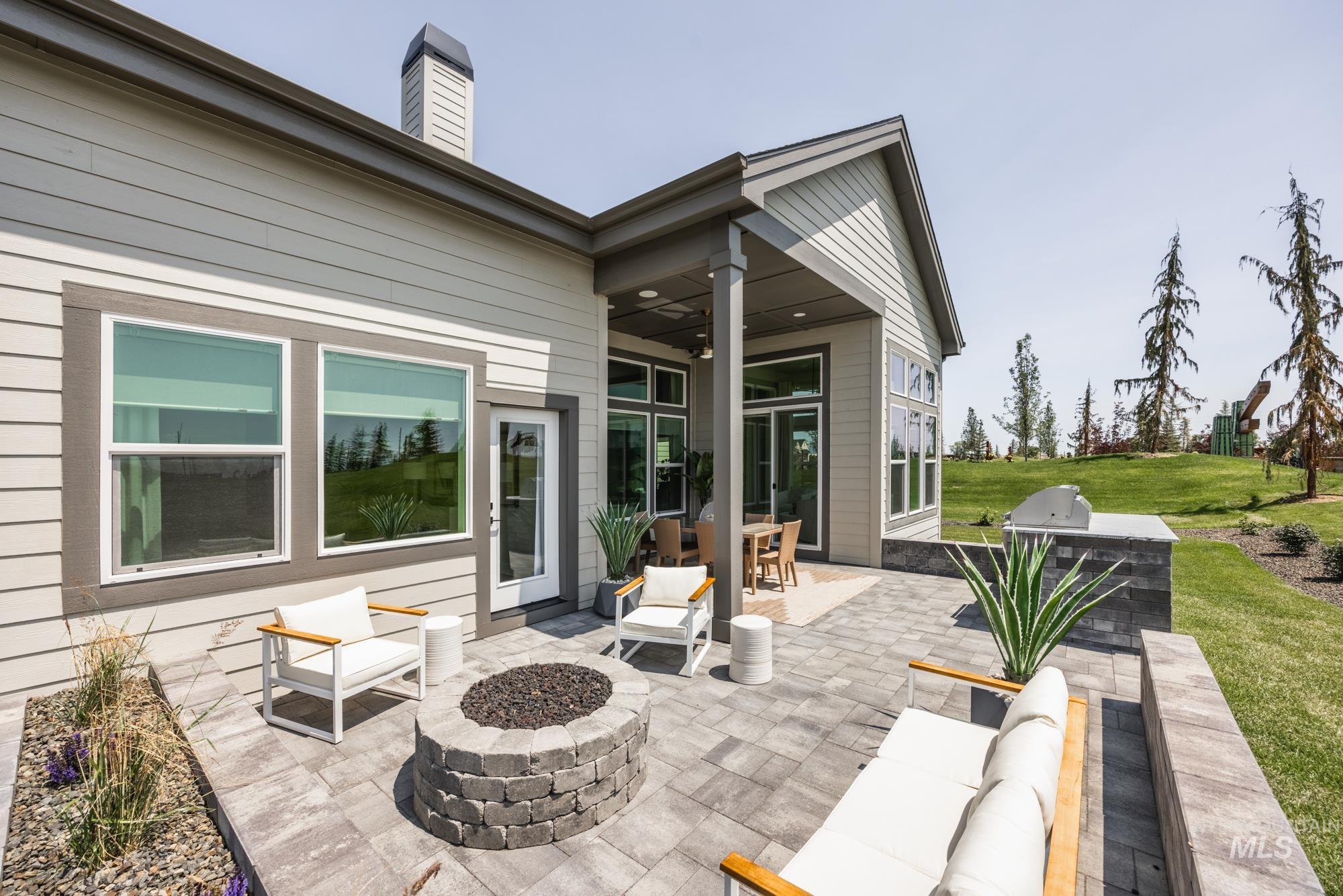 3443 N Holly Oak Way