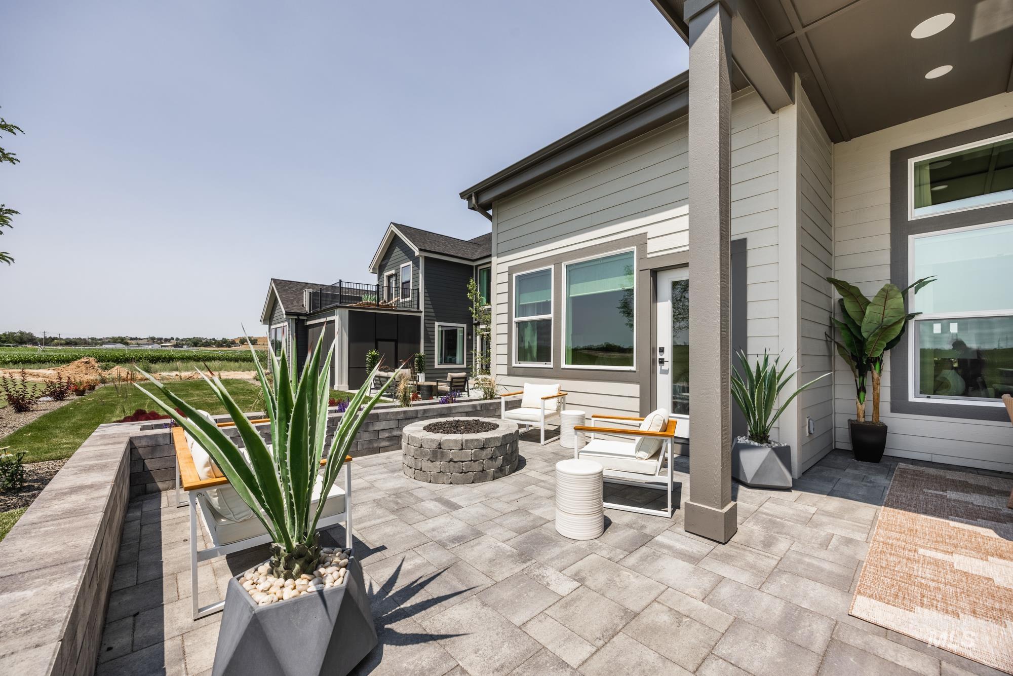 3443 N Holly Oak Way