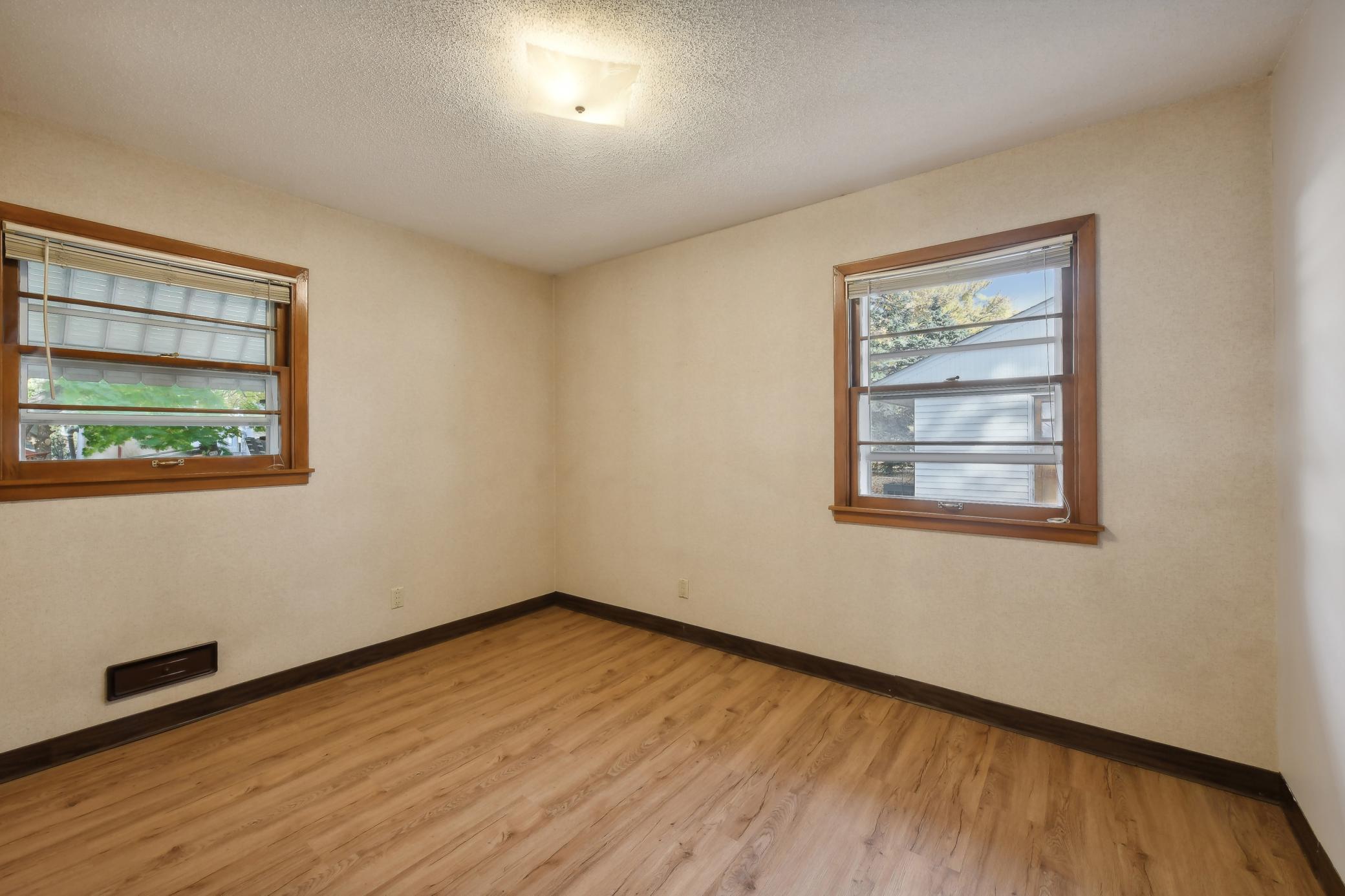 8421 Elliot Avenue S