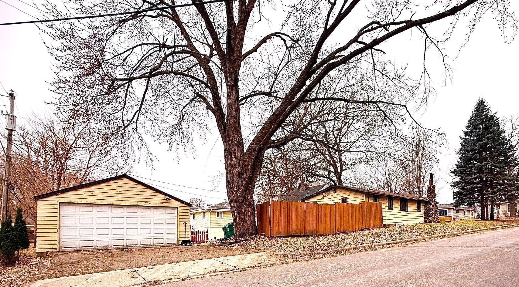 2701 Blackstone Avenue