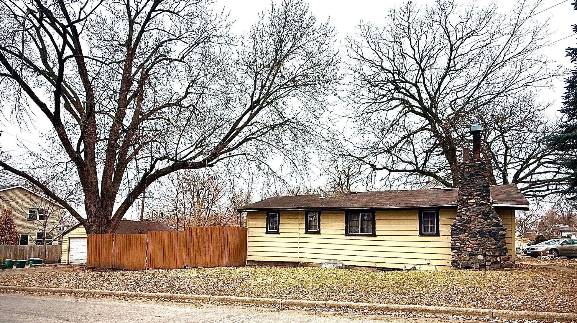 2701 Blackstone Avenue