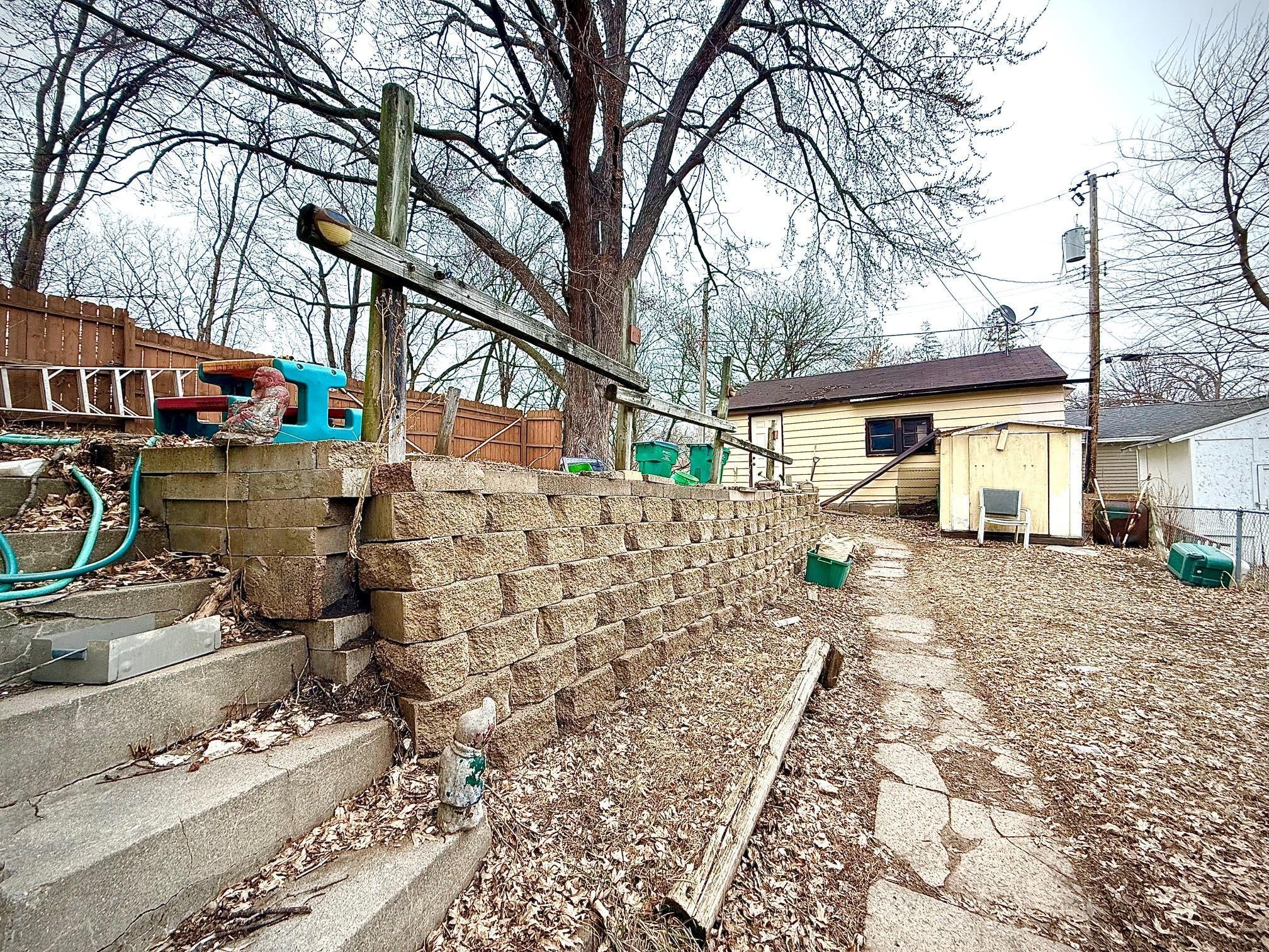 2701 Blackstone Avenue