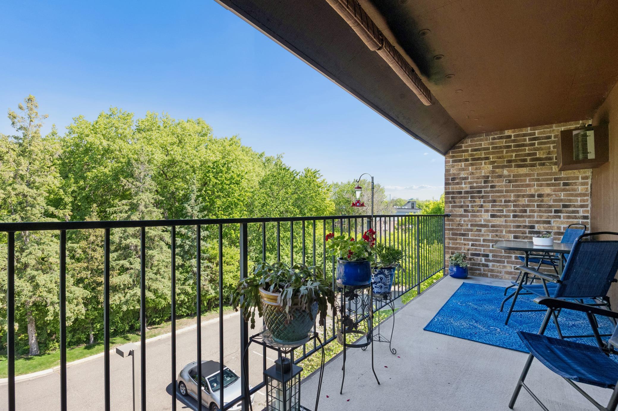 35 Nathan Lane N Unit: 303