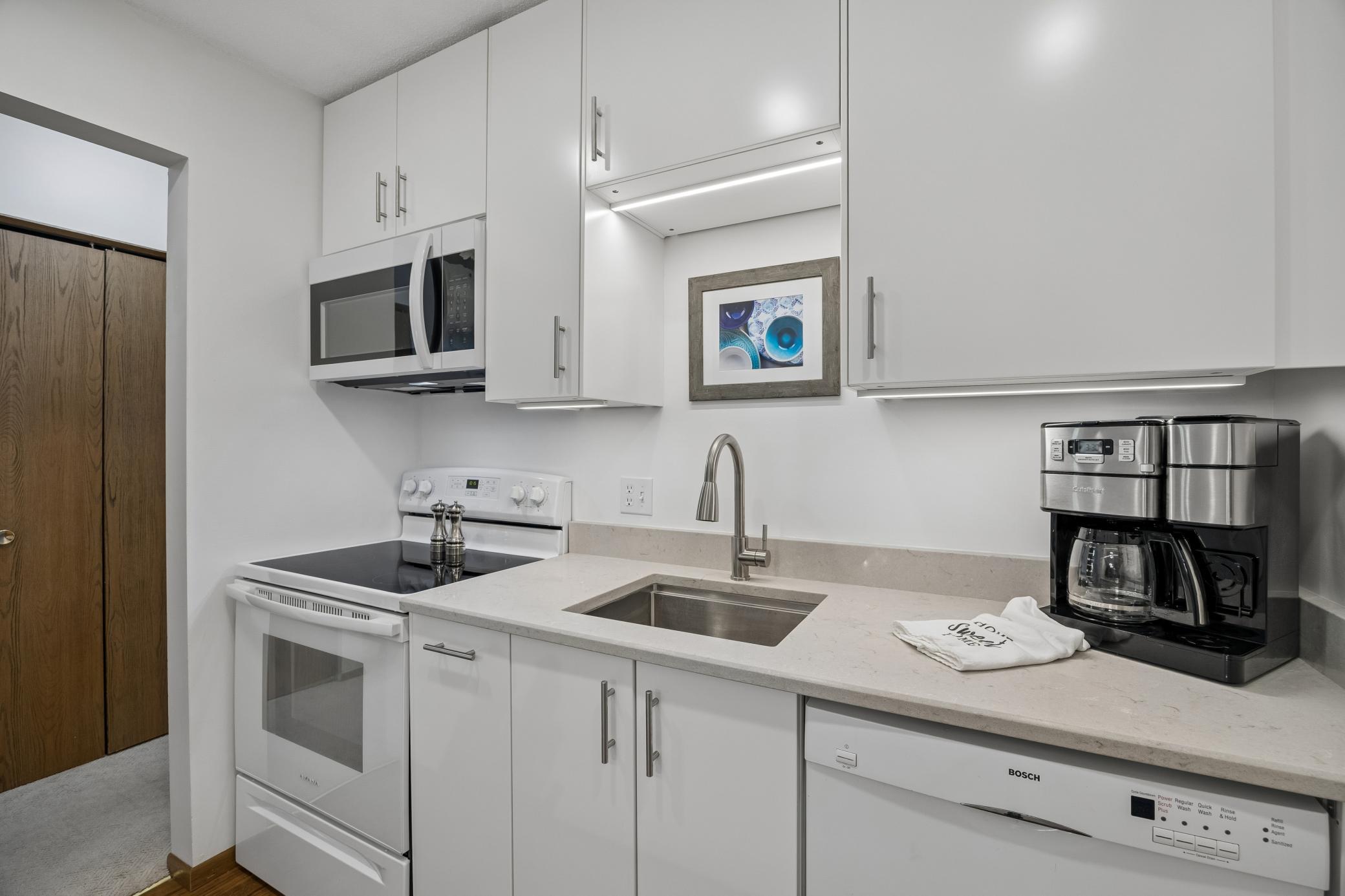 35 Nathan Lane N Unit: 303