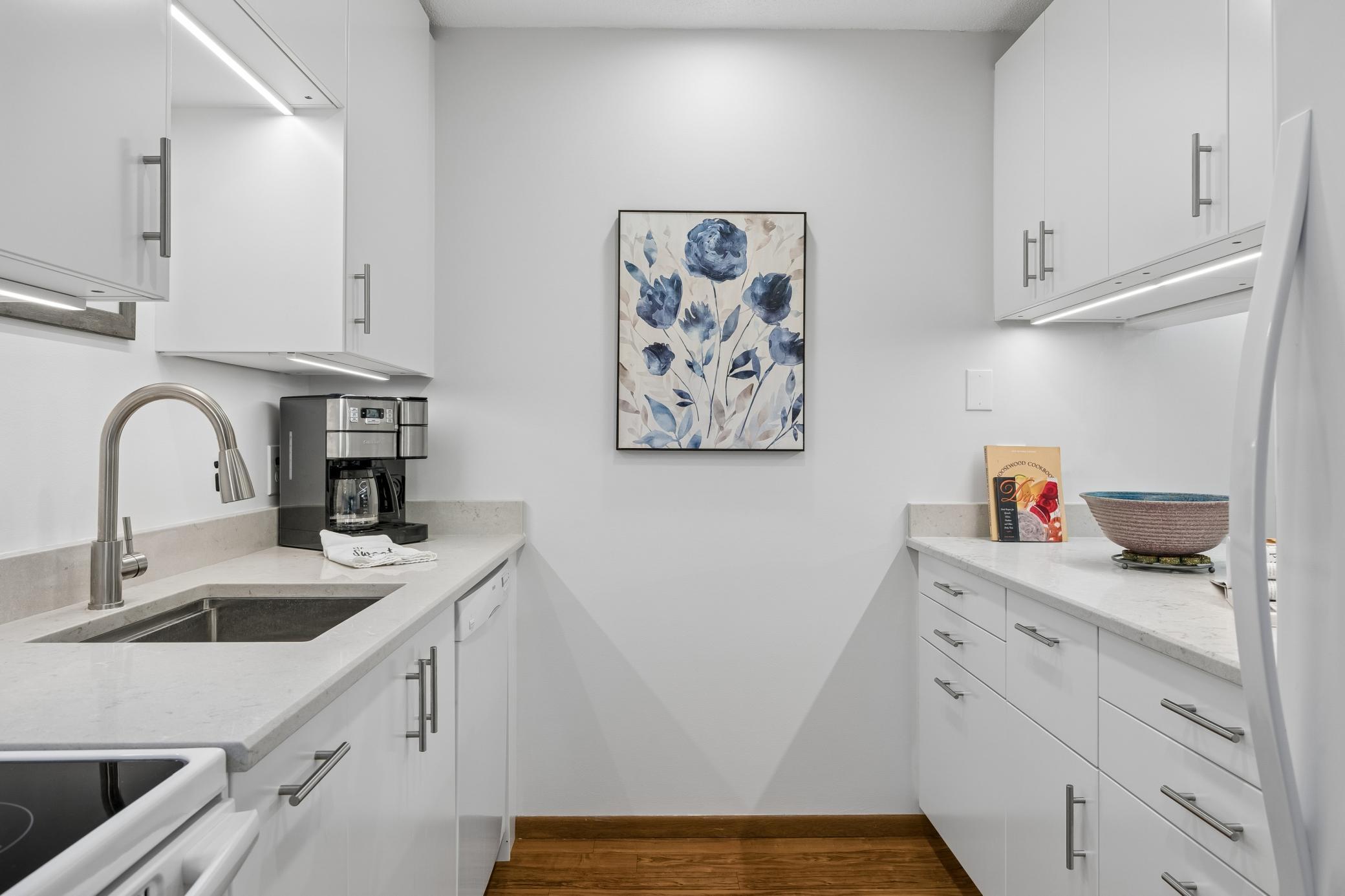 35 Nathan Lane N Unit: 303