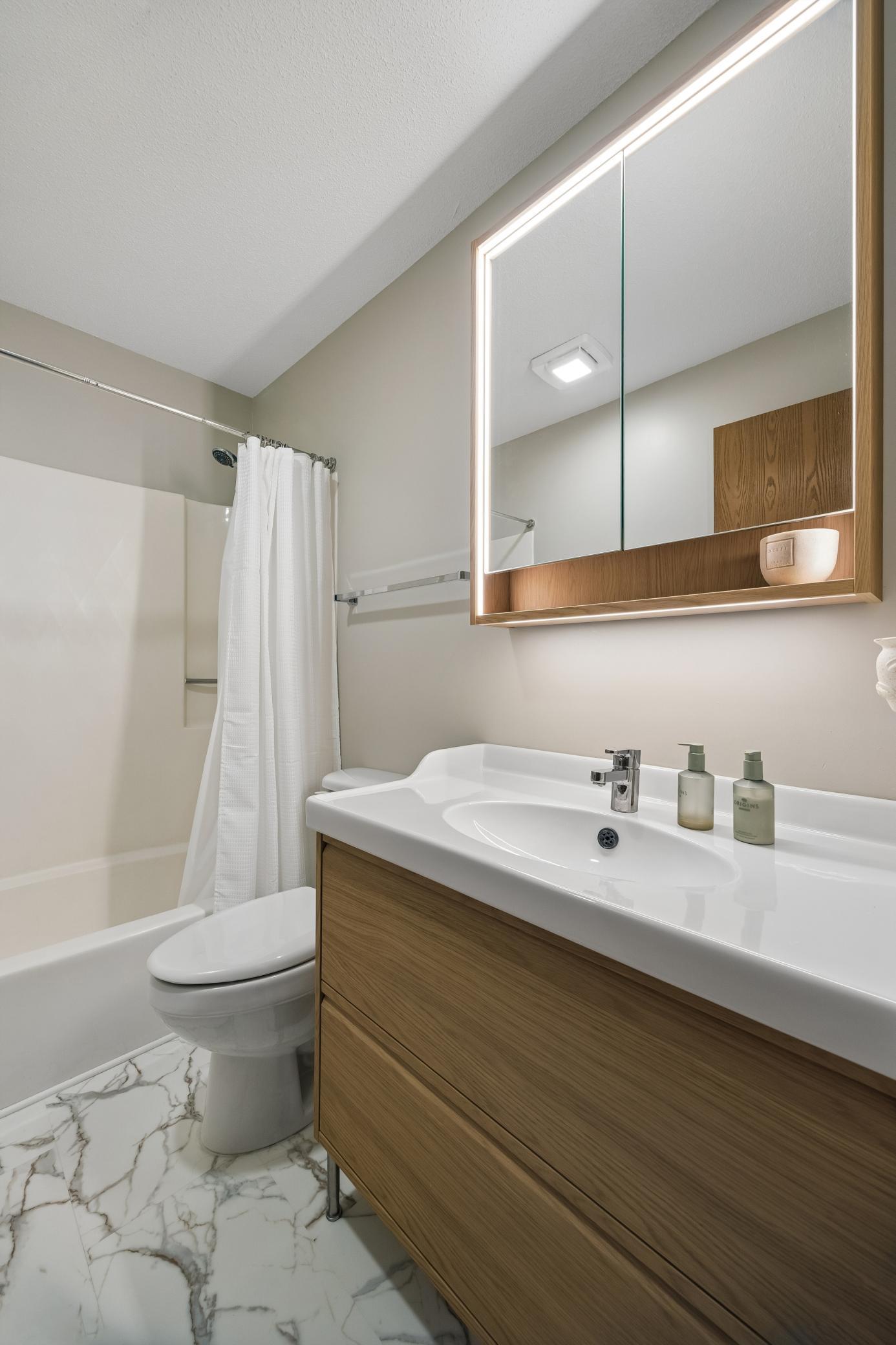 35 Nathan Lane N Unit: 303