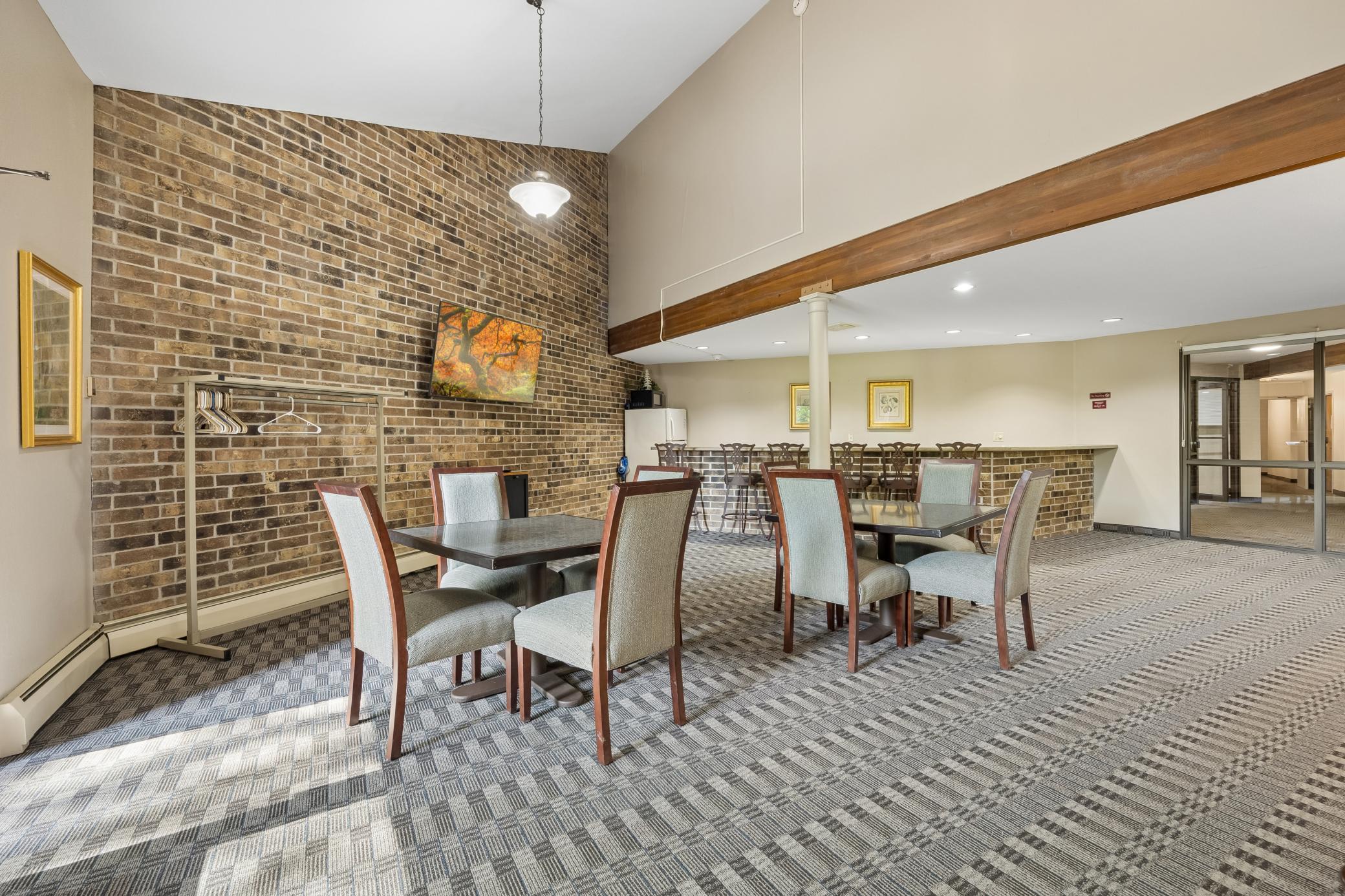 35 Nathan Lane N Unit: 303
