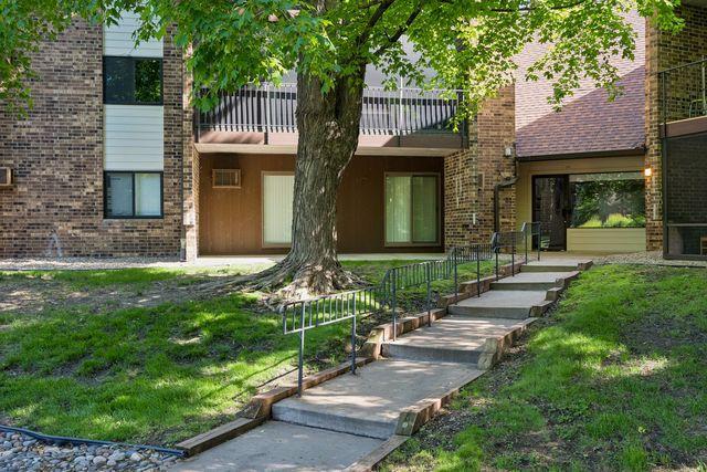 35 Nathan Lane N Unit: 303