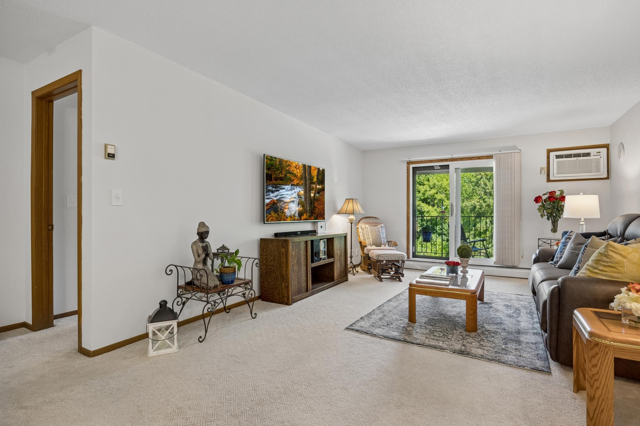 35 Nathan Lane N Unit: 303